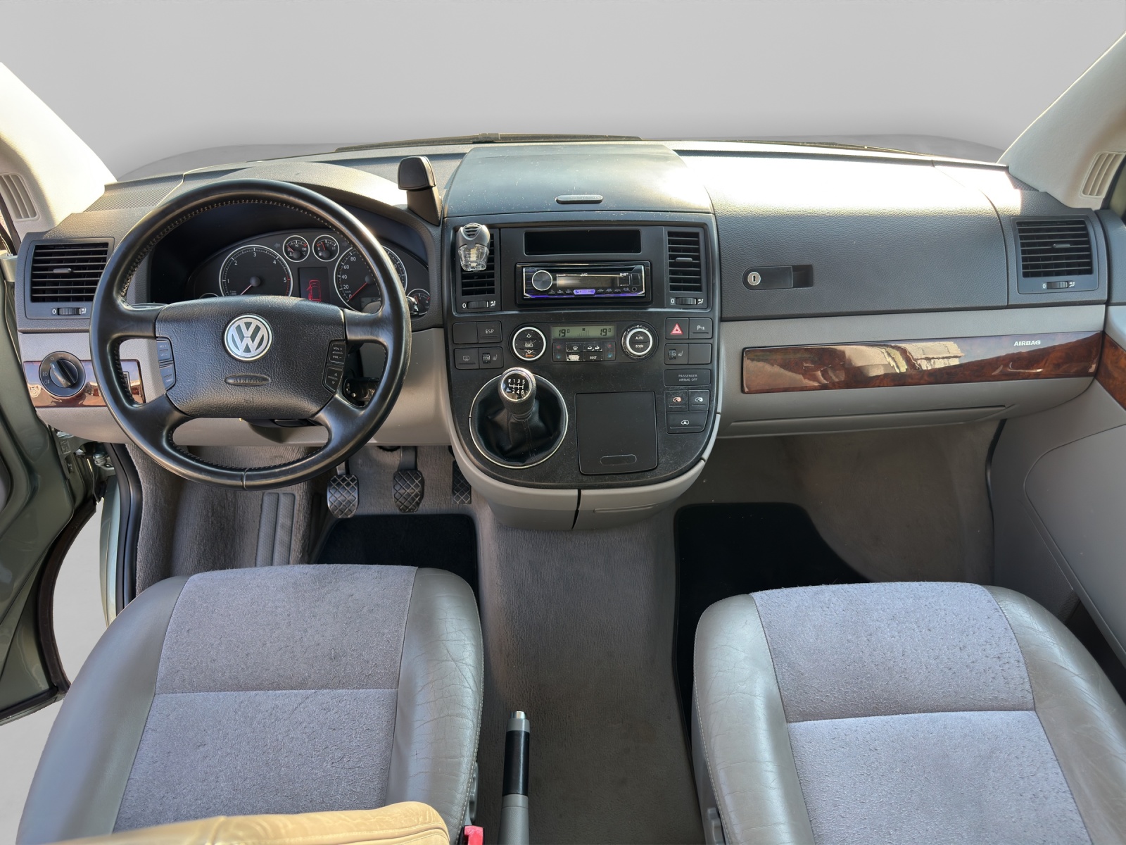 VW T5 Multivan 2.5 TDI-image-13