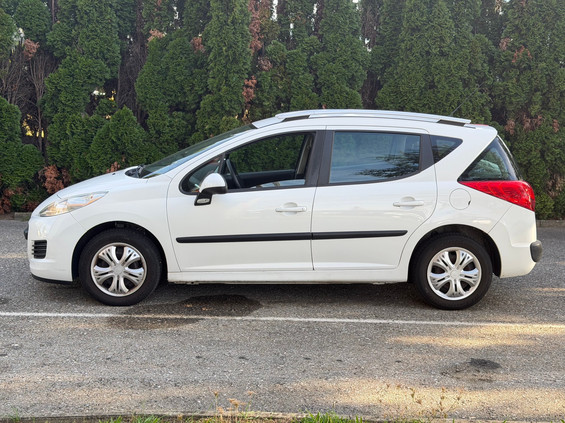 PEUGEOT 207 SW 1.4 16V Trendy Clim-image-5