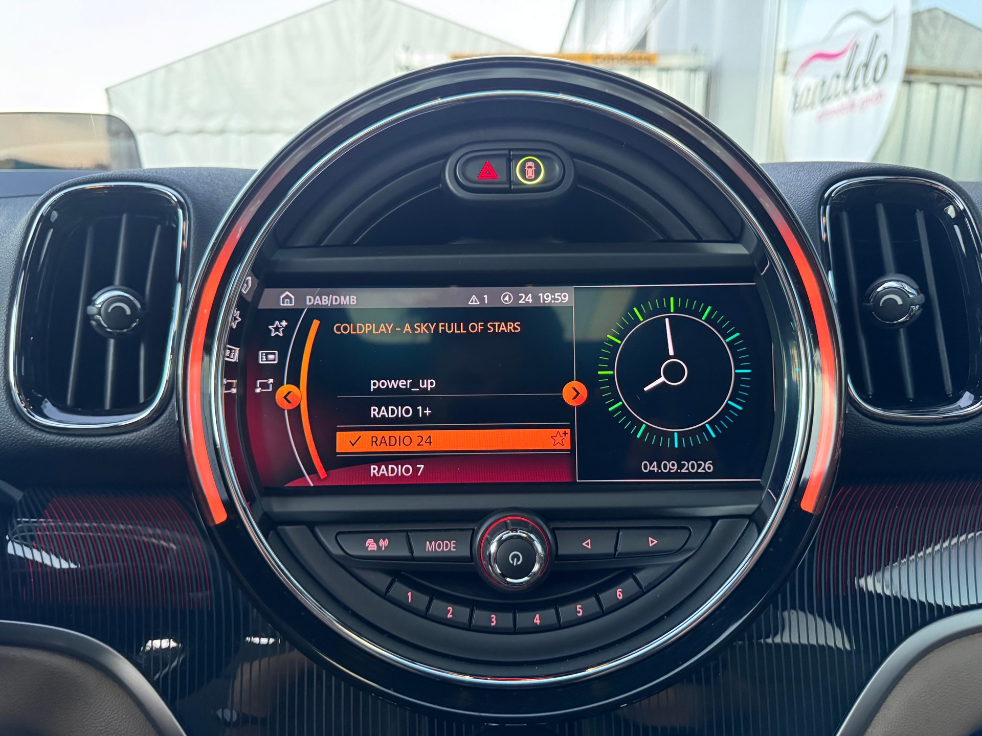 MINI Countryman Cooper S+4x4+Automat+LED+ACC+Navi+Bluetooth+Rückfahrkamera+18"Alu+Getönte Scheiben+Memory+Leder+Sitzheizung+-image-24