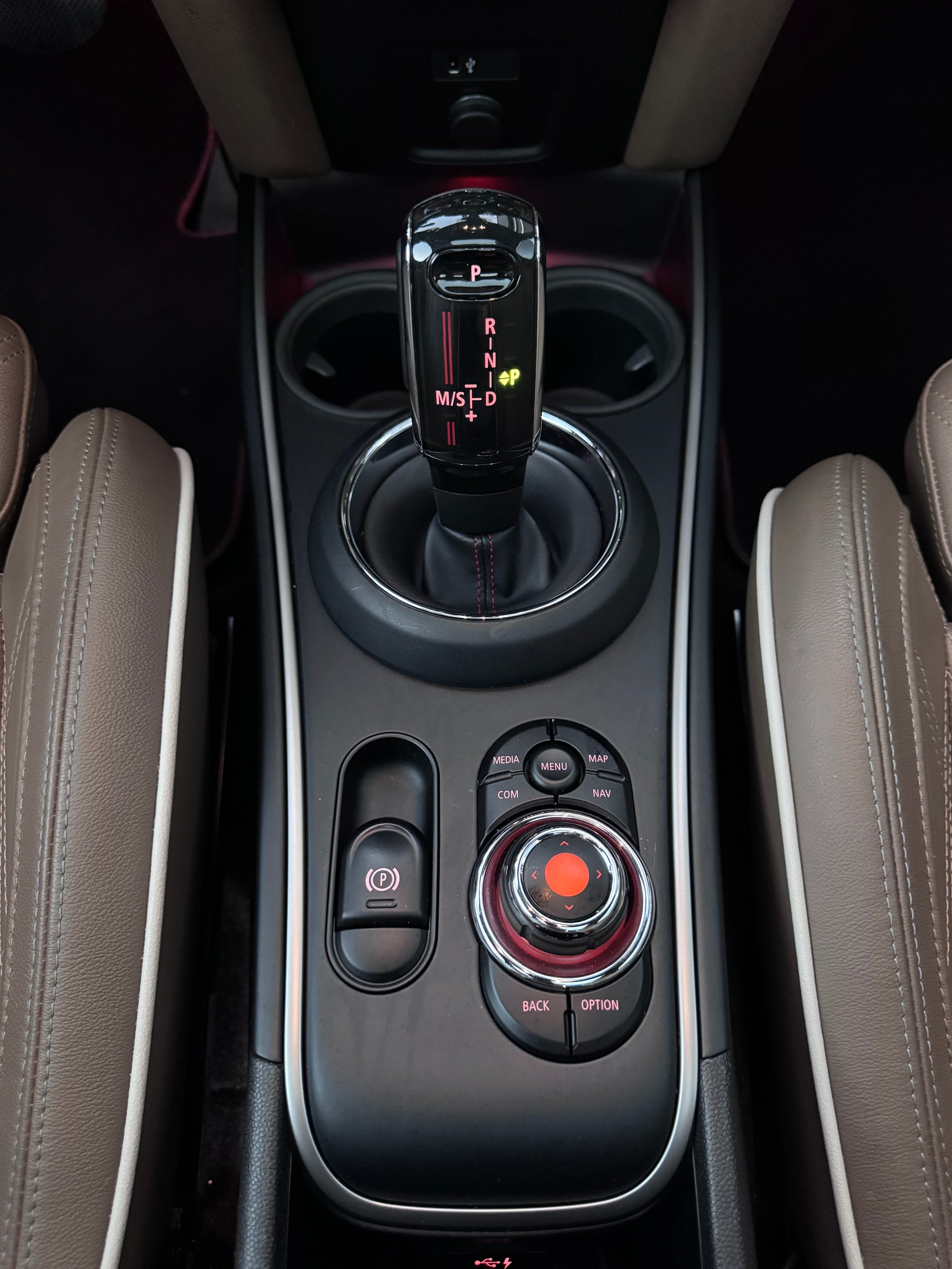 MINI Countryman Cooper S+4x4+Automat+LED+ACC+Navi+Bluetooth+Rückfahrkamera+18"Alu+Getönte Scheiben+Memory+Leder+Sitzheizung+-image-21