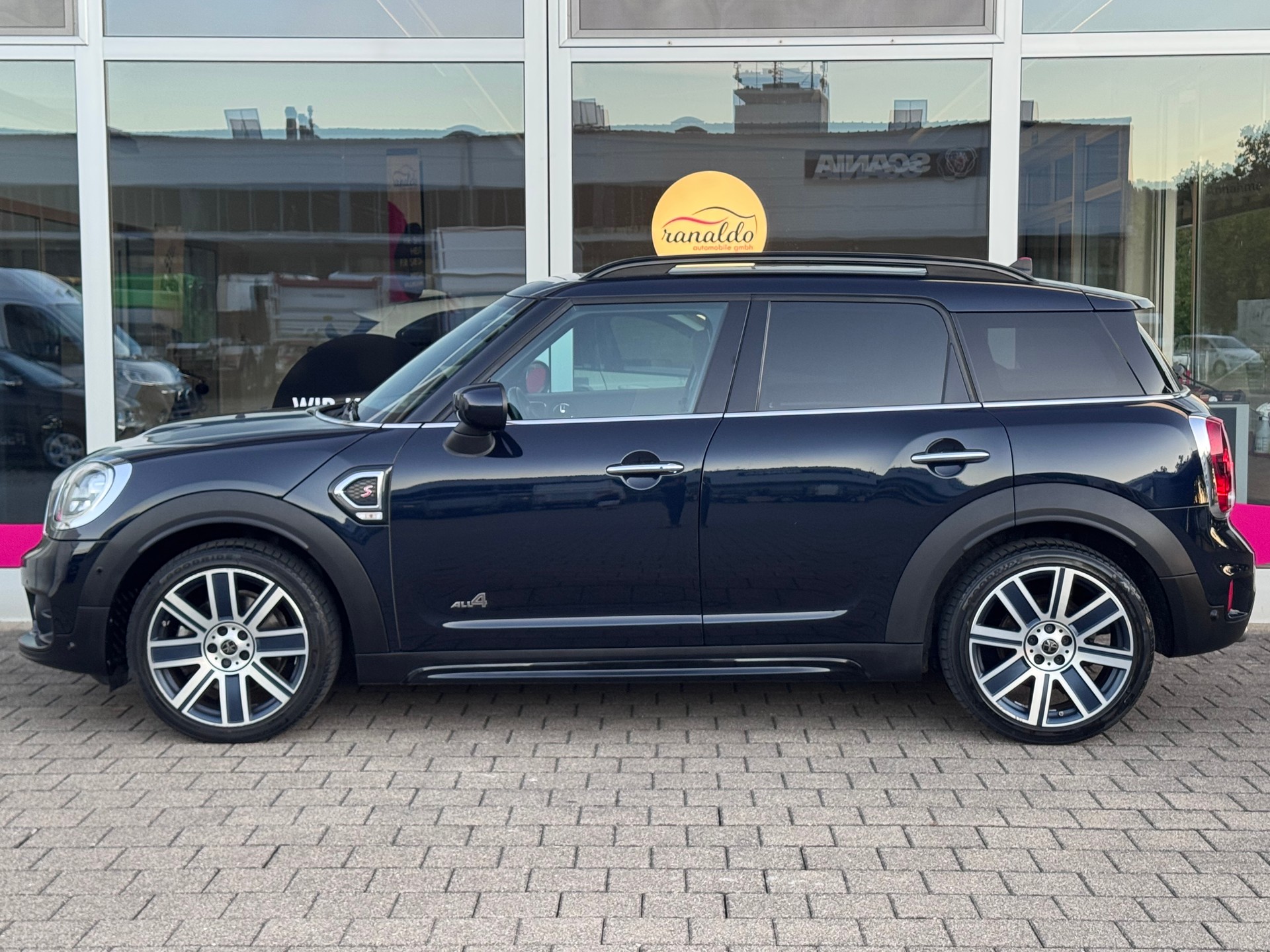 MINI Countryman Cooper S+4x4+Automat+LED+ACC+Navi+Bluetooth+Rückfahrkamera+18"Alu+Getönte Scheiben+Memory+Leder+Sitzheizung+-image-4