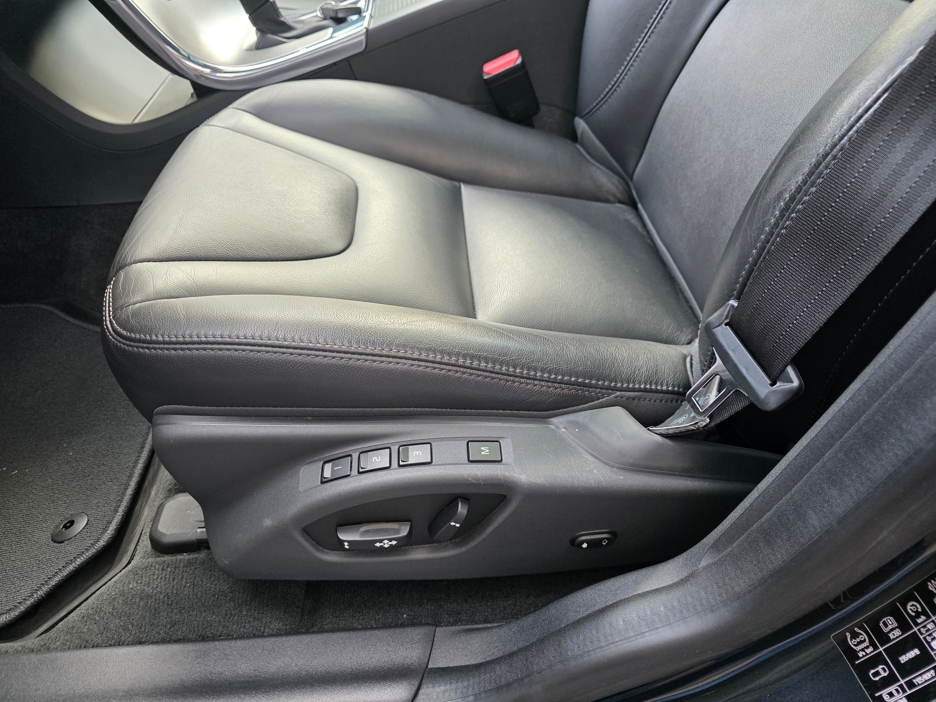 VOLVO XC60 T5 AWD Summum Geartronic-image-12