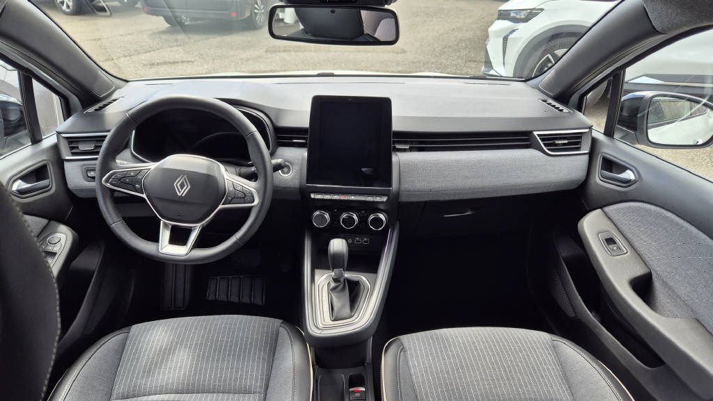 RENAULT Clio 1.6 E-Tech techno-image-8