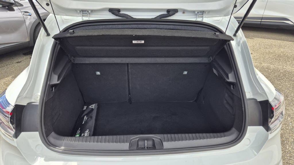 RENAULT Clio 1.6 E-Tech techno-image-9