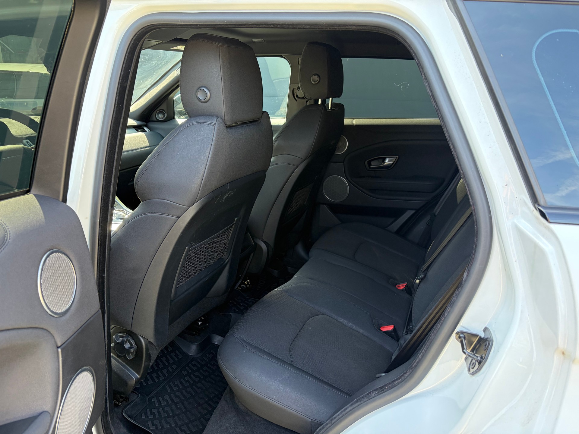LAND ROVER Range Rover Evoque 2.0 TD4 Pure AT9-image-9