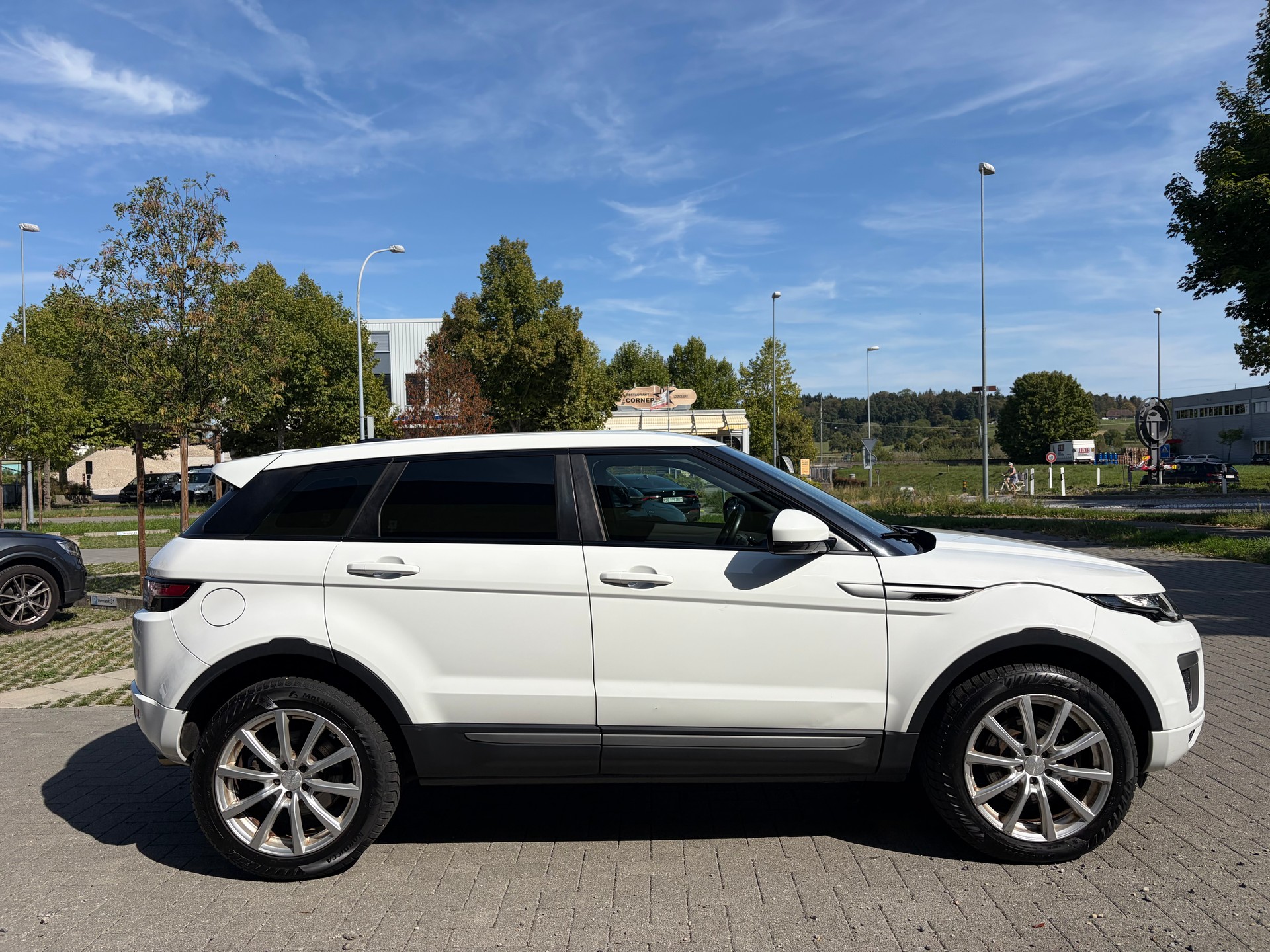 LAND ROVER Range Rover Evoque 2.0 TD4 Pure AT9-image-3