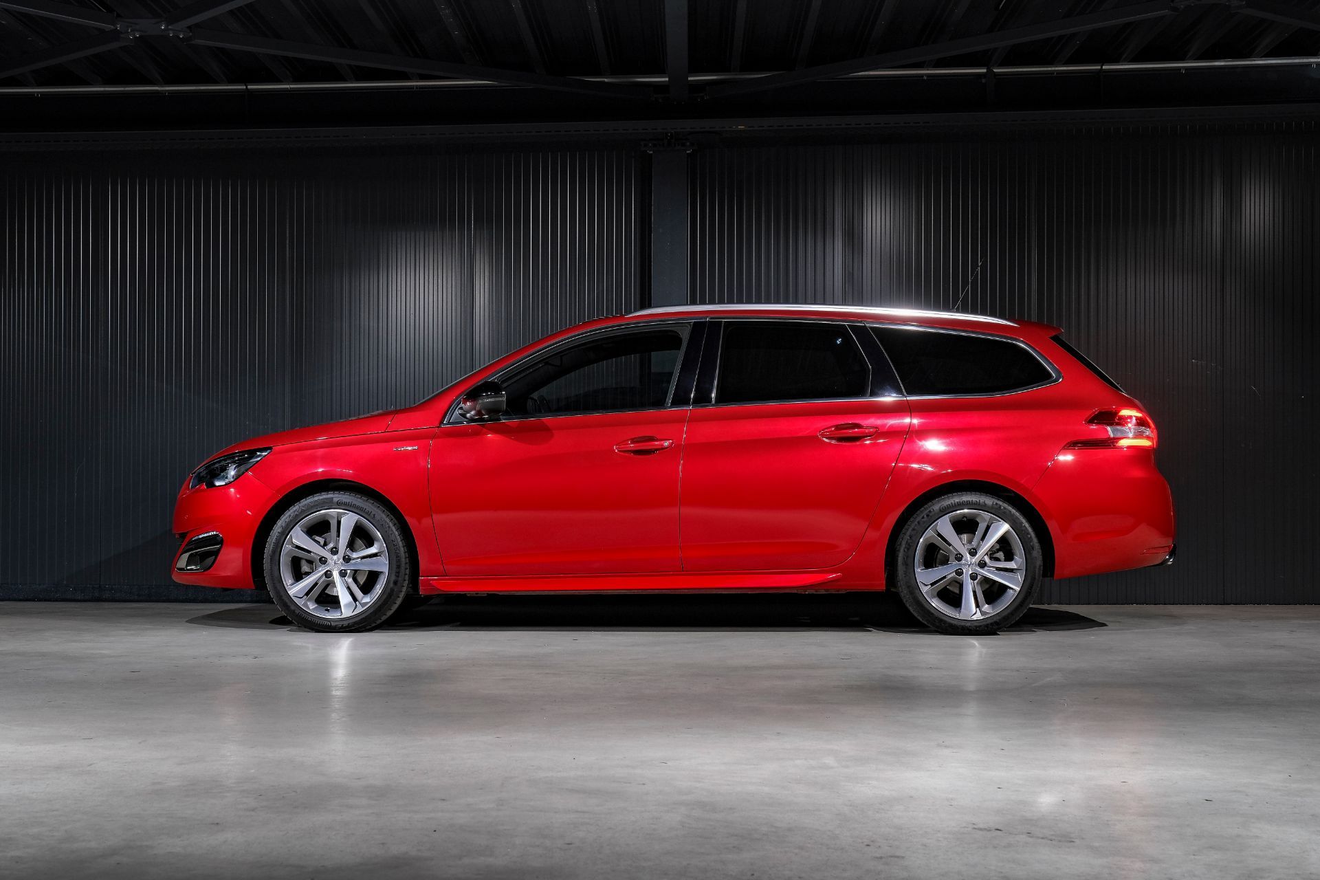PEUGEOT 308 SW 1.2 THP Allure Automatic-image-8