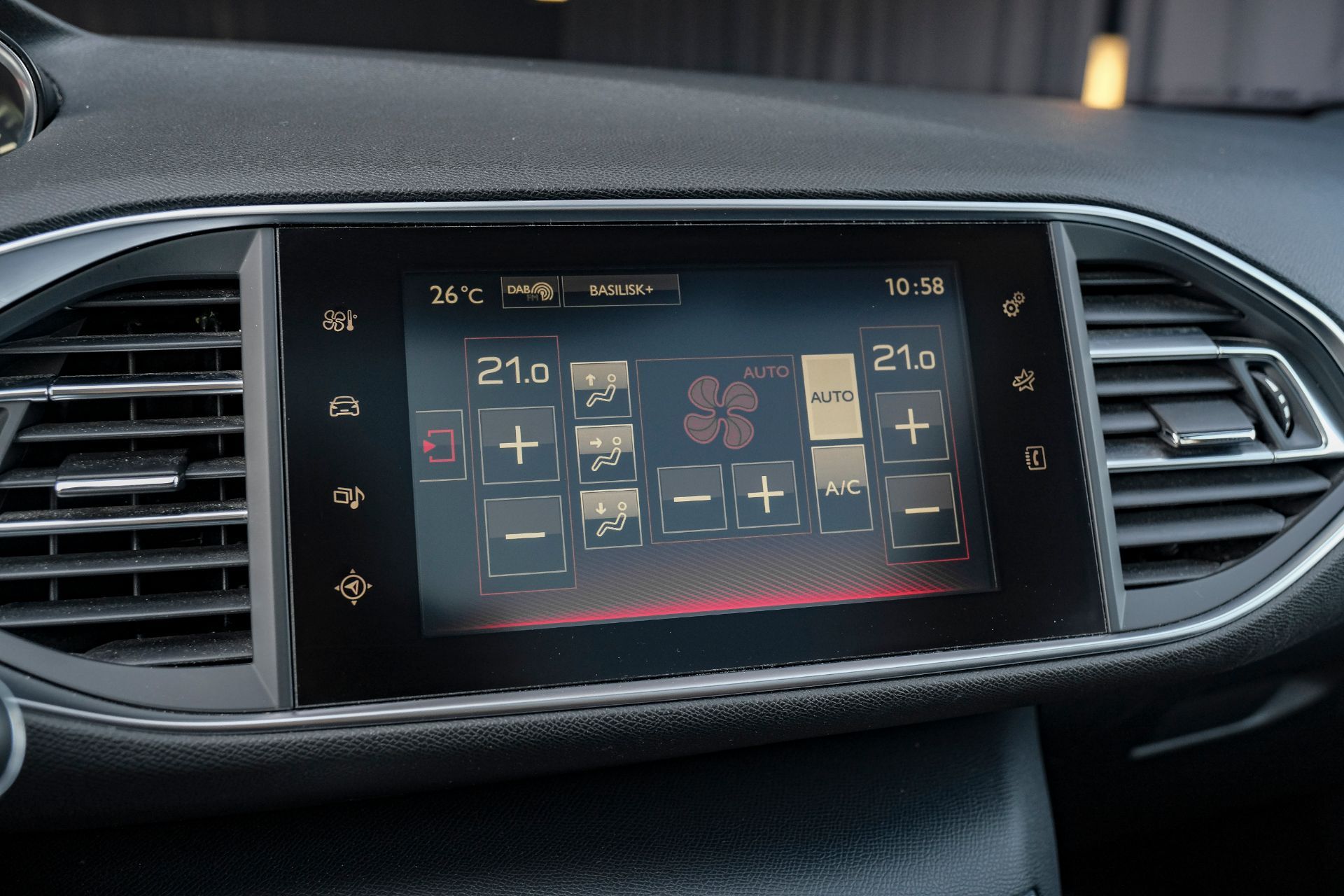 PEUGEOT 308 SW 1.2 THP Allure Automatic-image-19