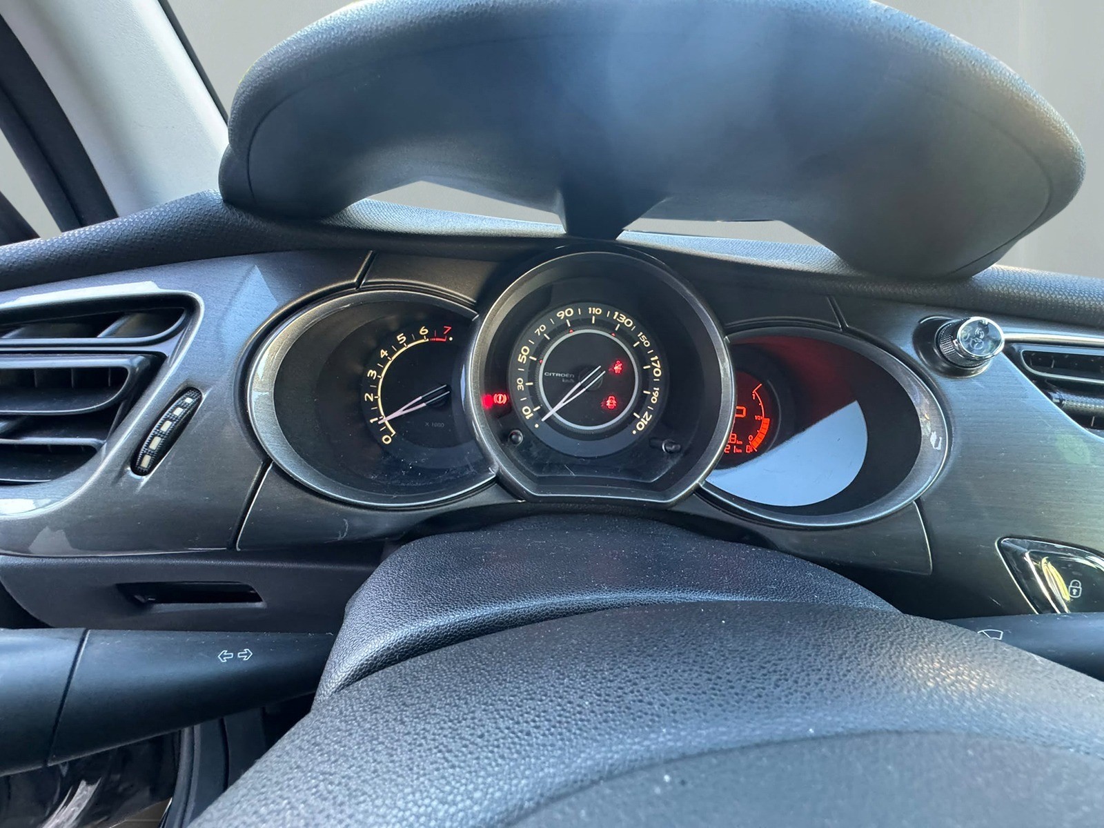 CITROEN C3 1.6i 16V Exclusive Automatic-image-9