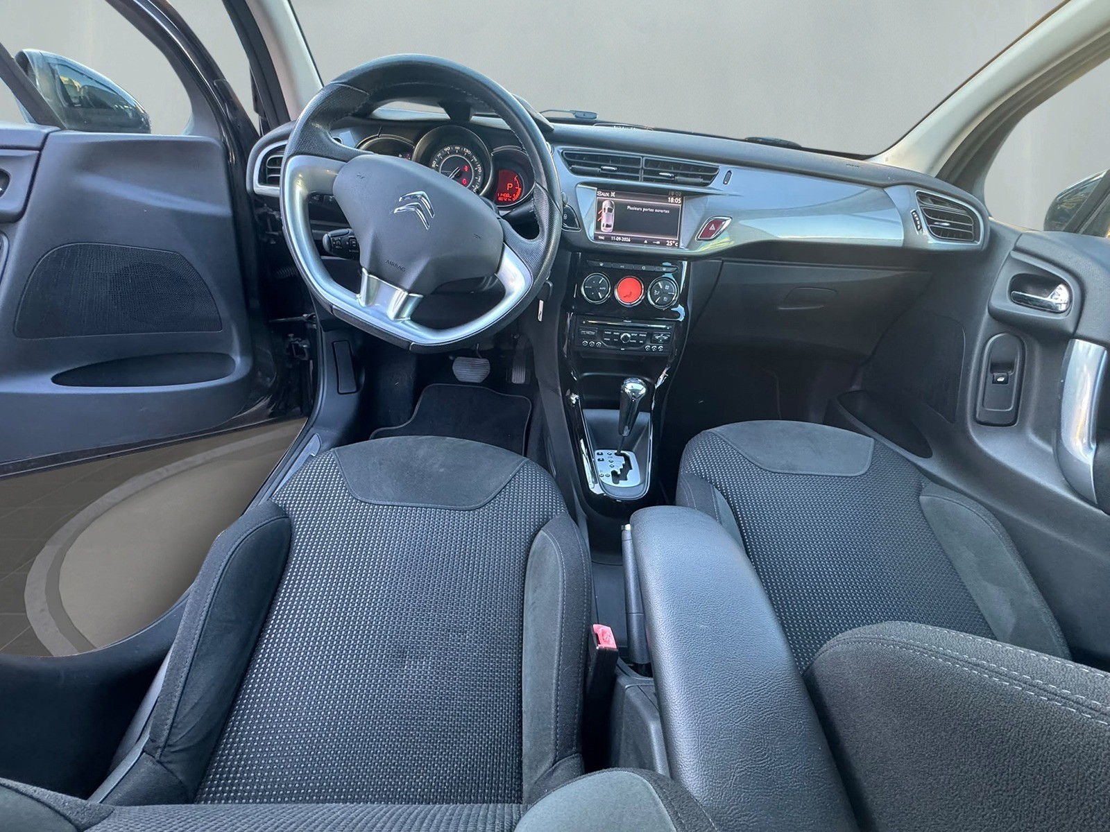 CITROEN C3 1.6i 16V Exclusive Automatic-image-8