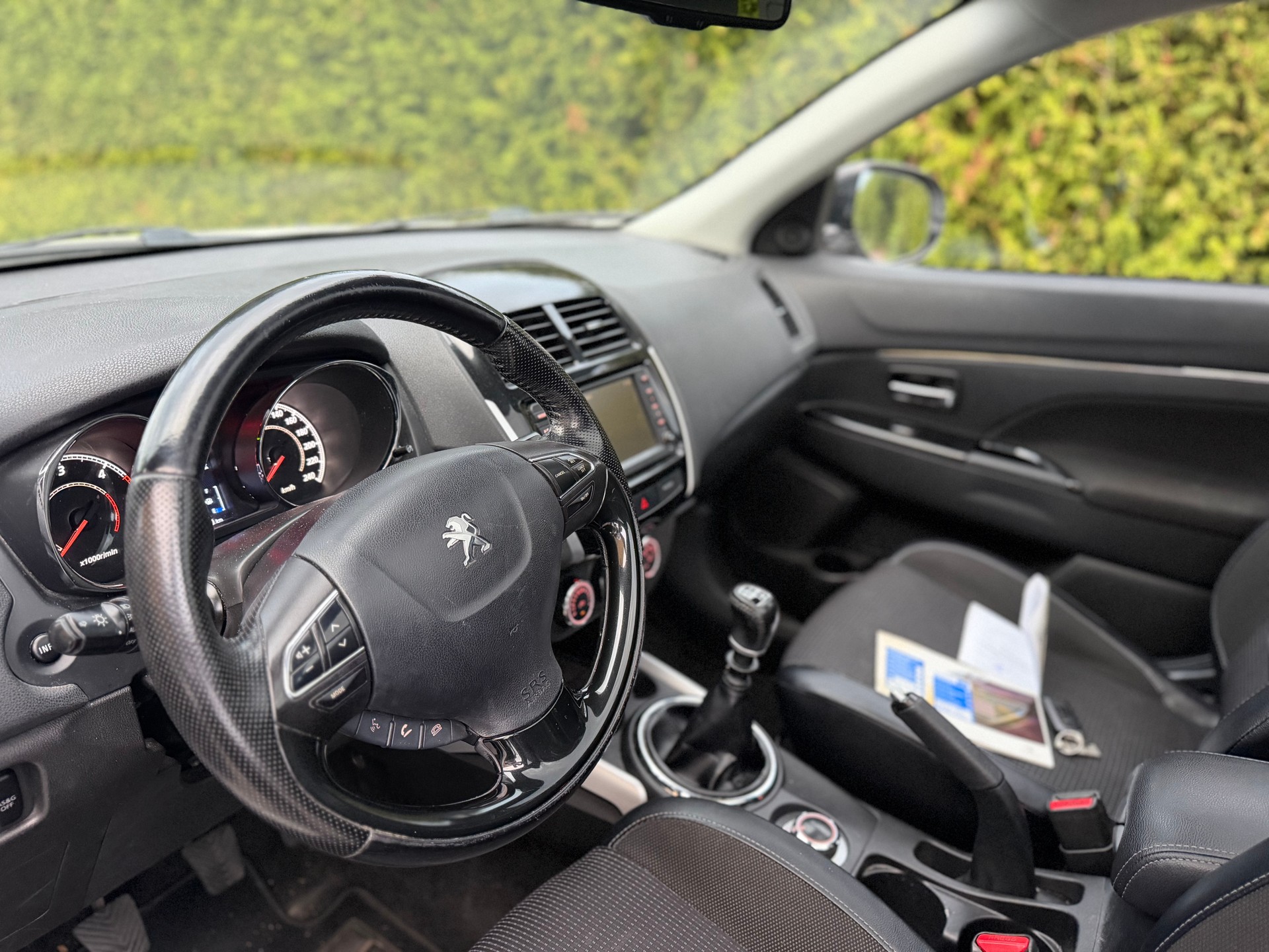 PEUGEOT 4008 1.6 HDi Allure 4WD-image-7