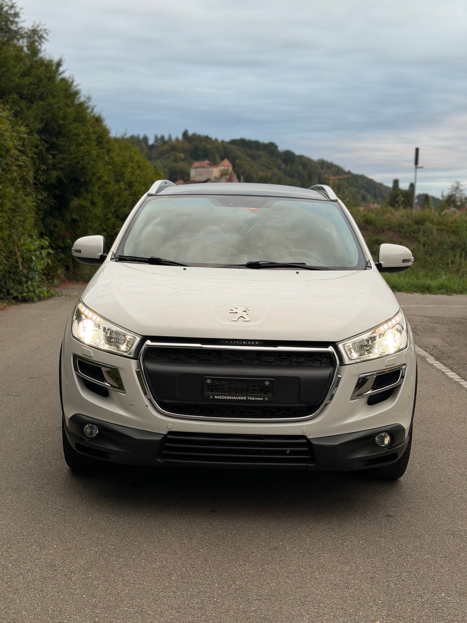 PEUGEOT 4008 1.6 HDi Allure 4WD-image-1