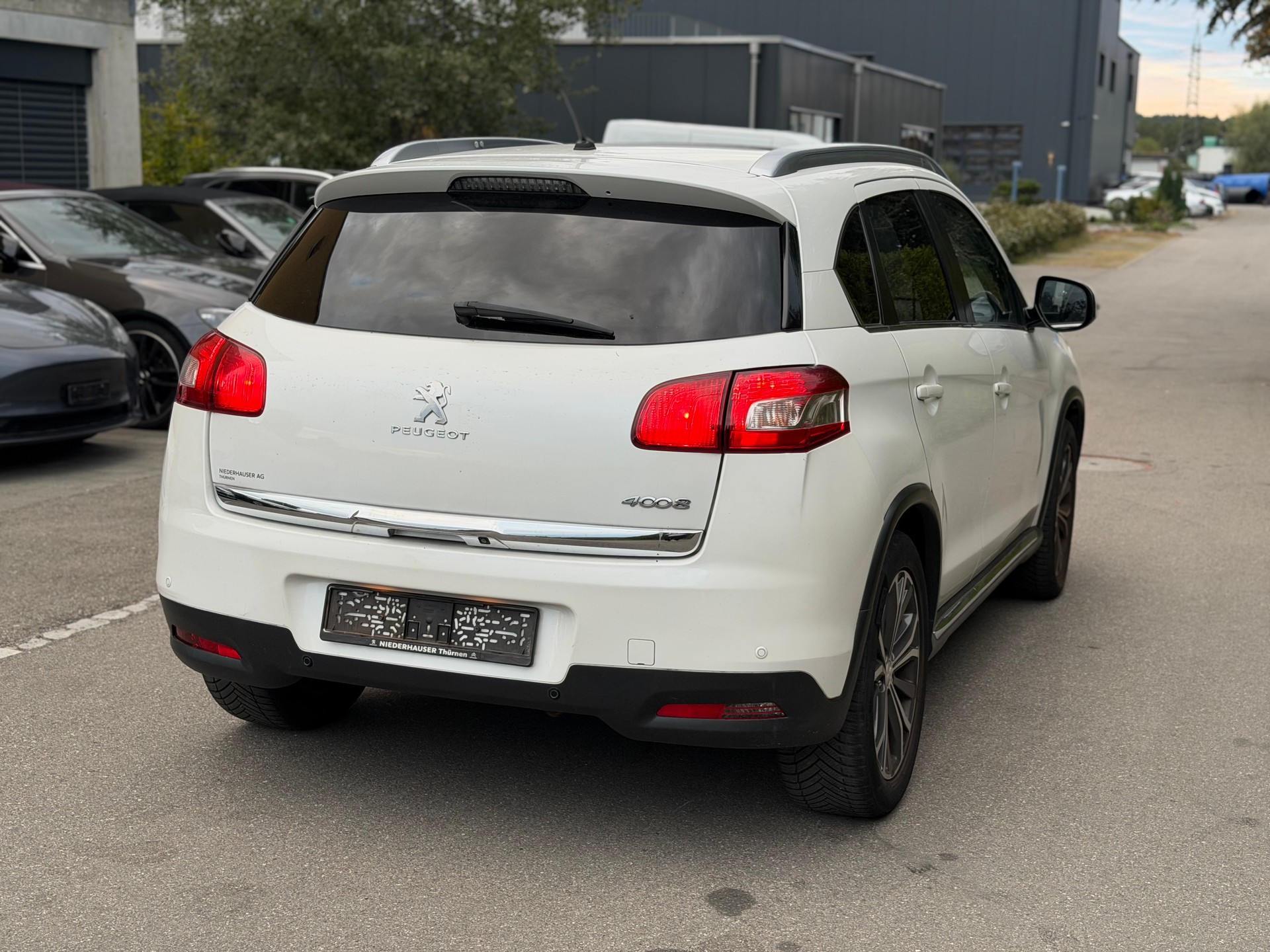 PEUGEOT 4008 1.6 HDi Allure 4WD-image-4