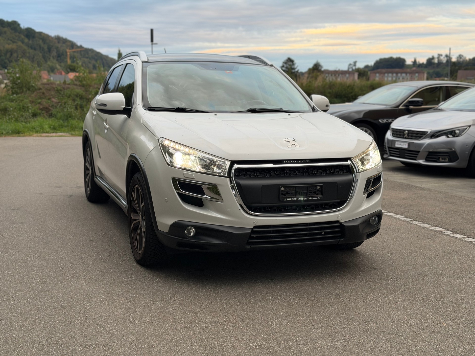 PEUGEOT 4008 1.6 HDi Allure 4WD-image-2