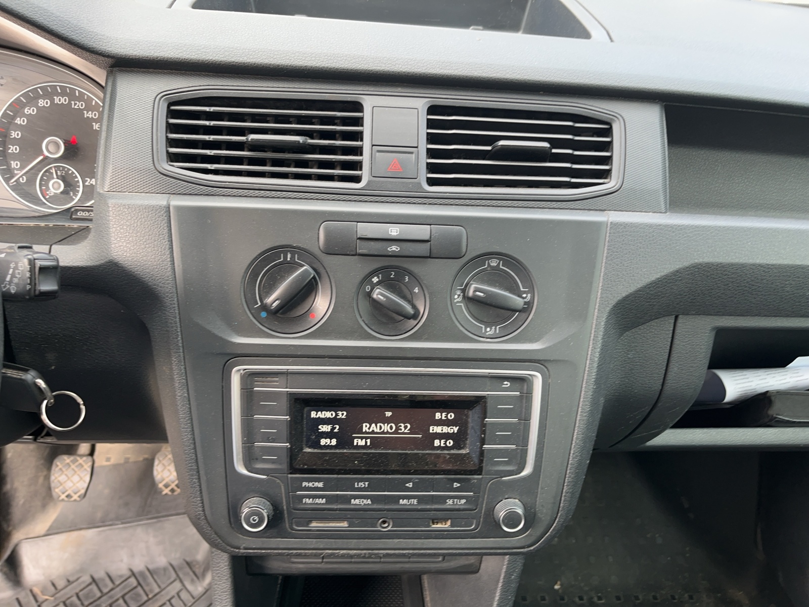 VW Caddy 2.0TDI BlueMotion Technology-image-10