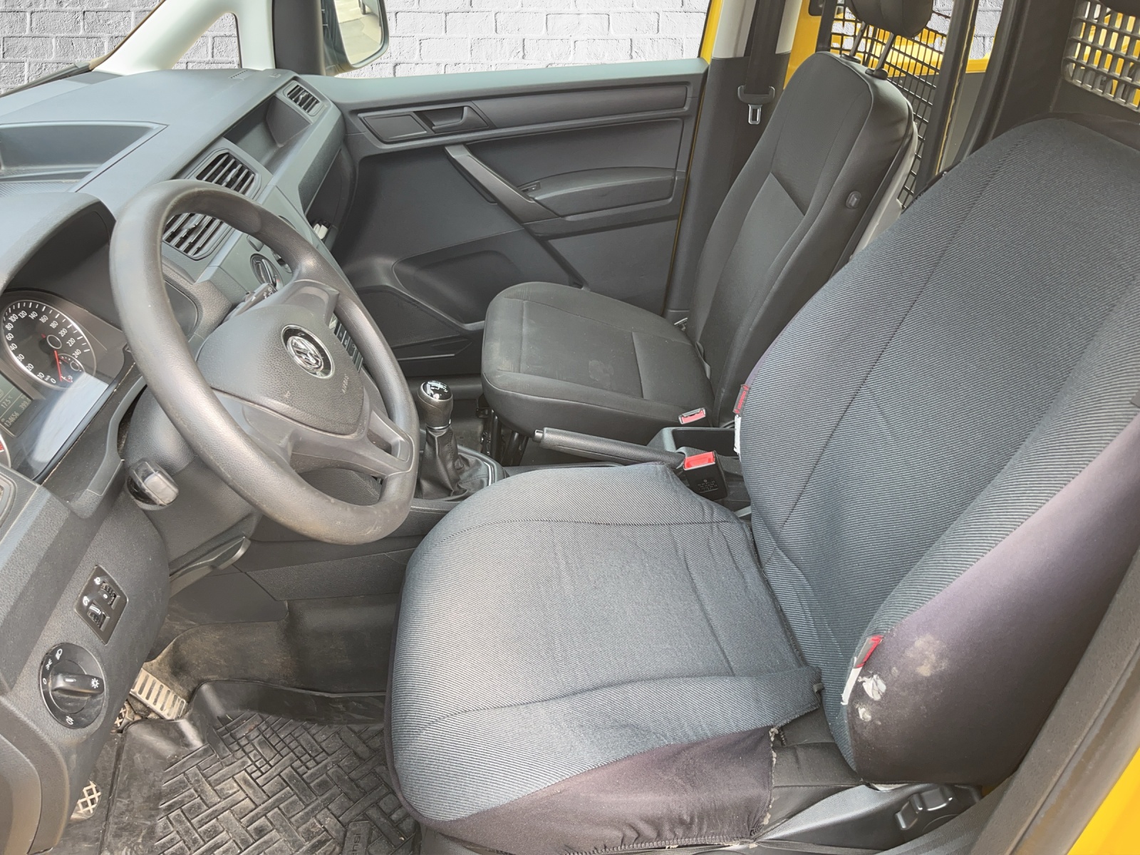 VW Caddy 2.0TDI BlueMotion Technology-image-8