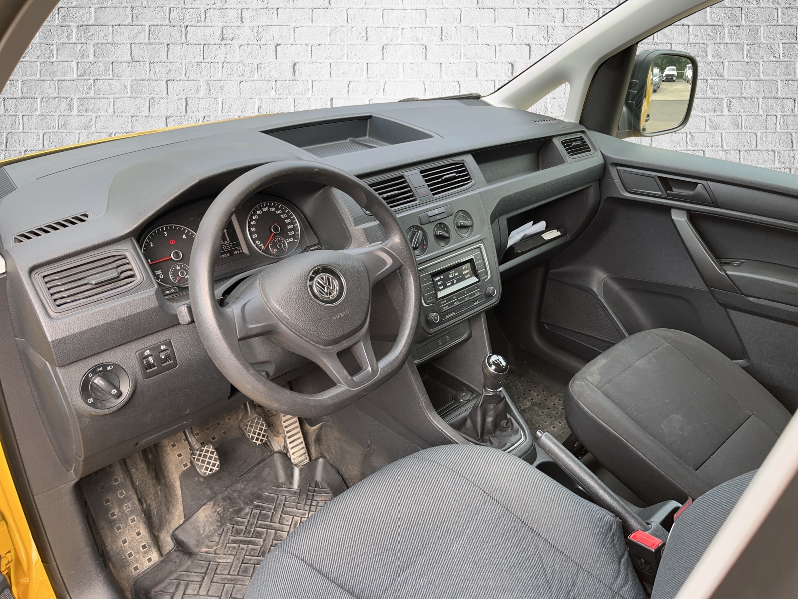 VW Caddy 2.0TDI BlueMotion Technology-image-13