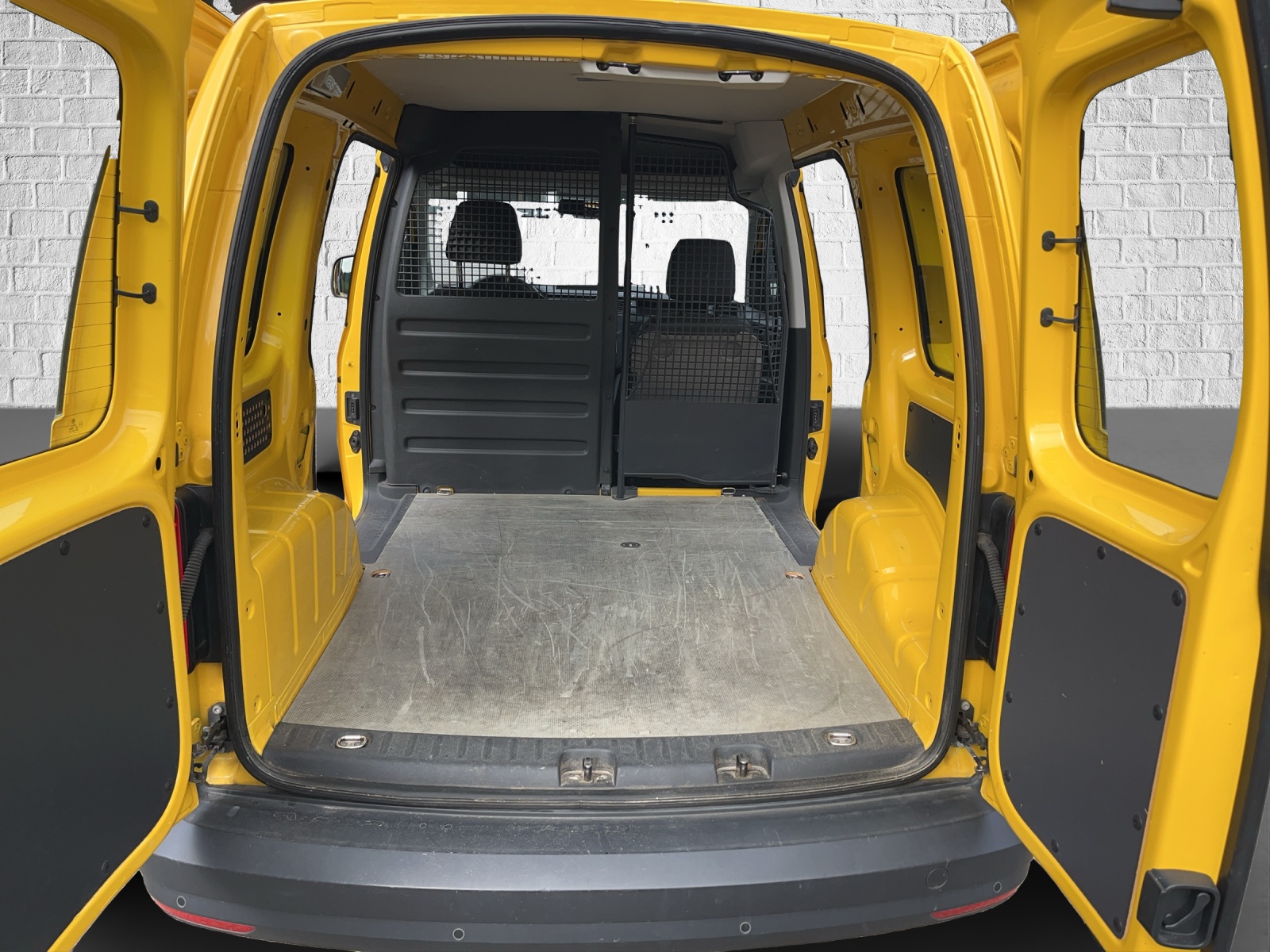 VW Caddy 2.0TDI BlueMotion Technology-image-15