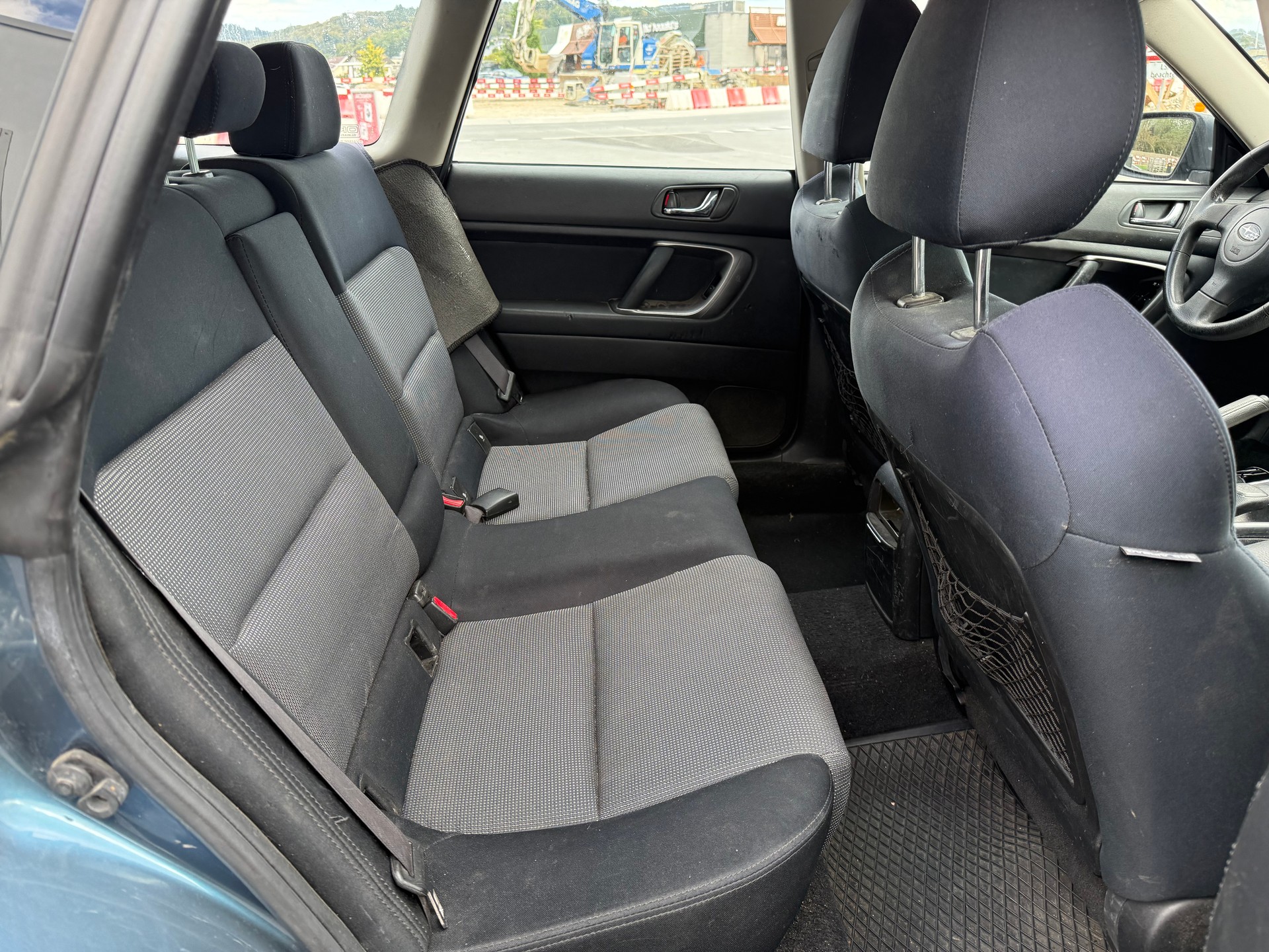 SUBARU Legacy 2.0i AWD-image-10