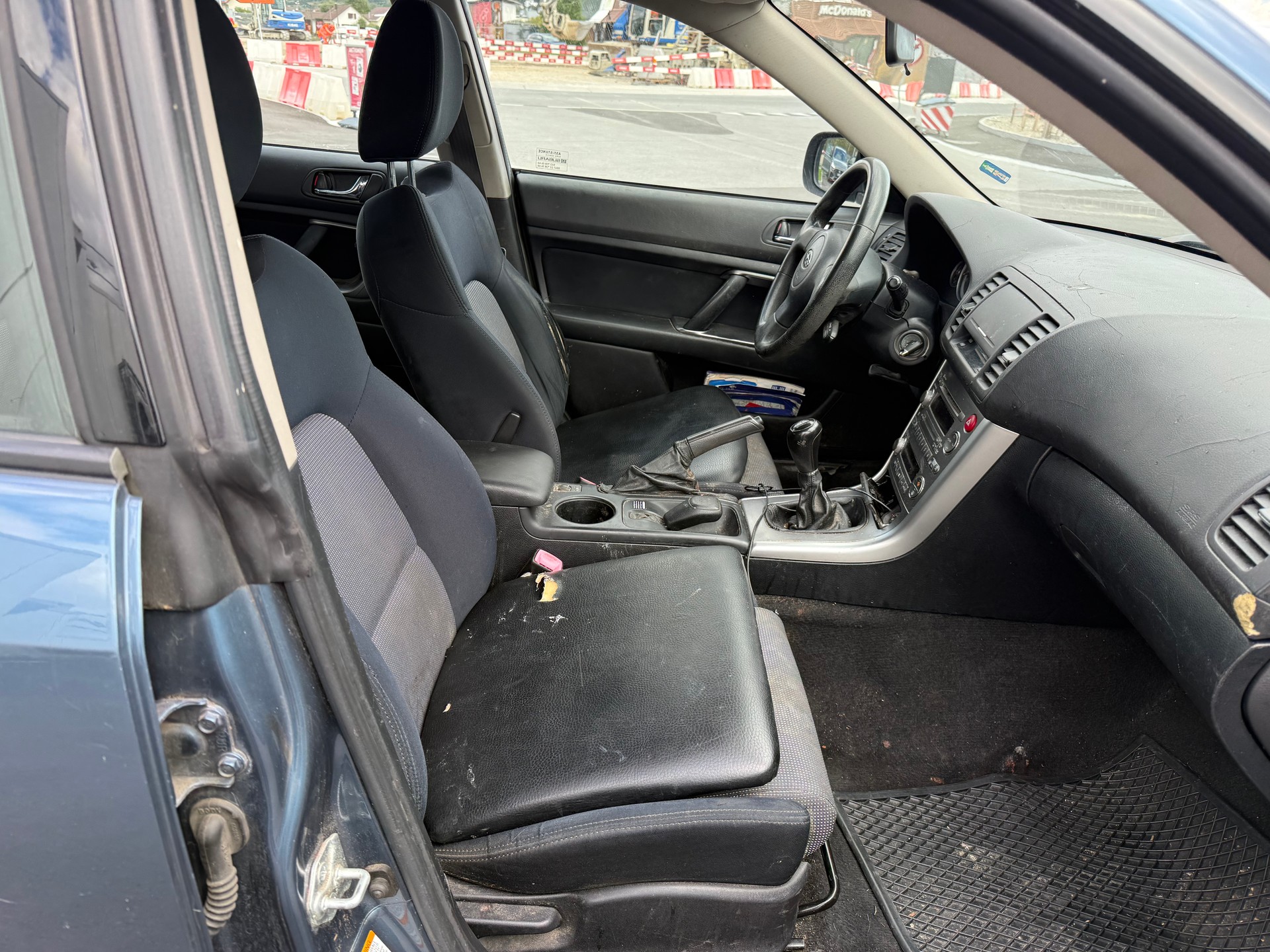 SUBARU Legacy 2.0i AWD-image-9