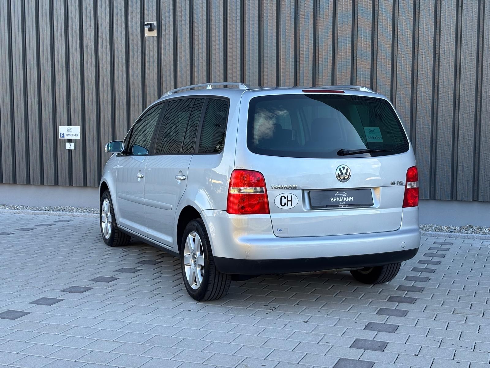 VW Touran 1.6 FSI Highline 7-Sitzer-image-5