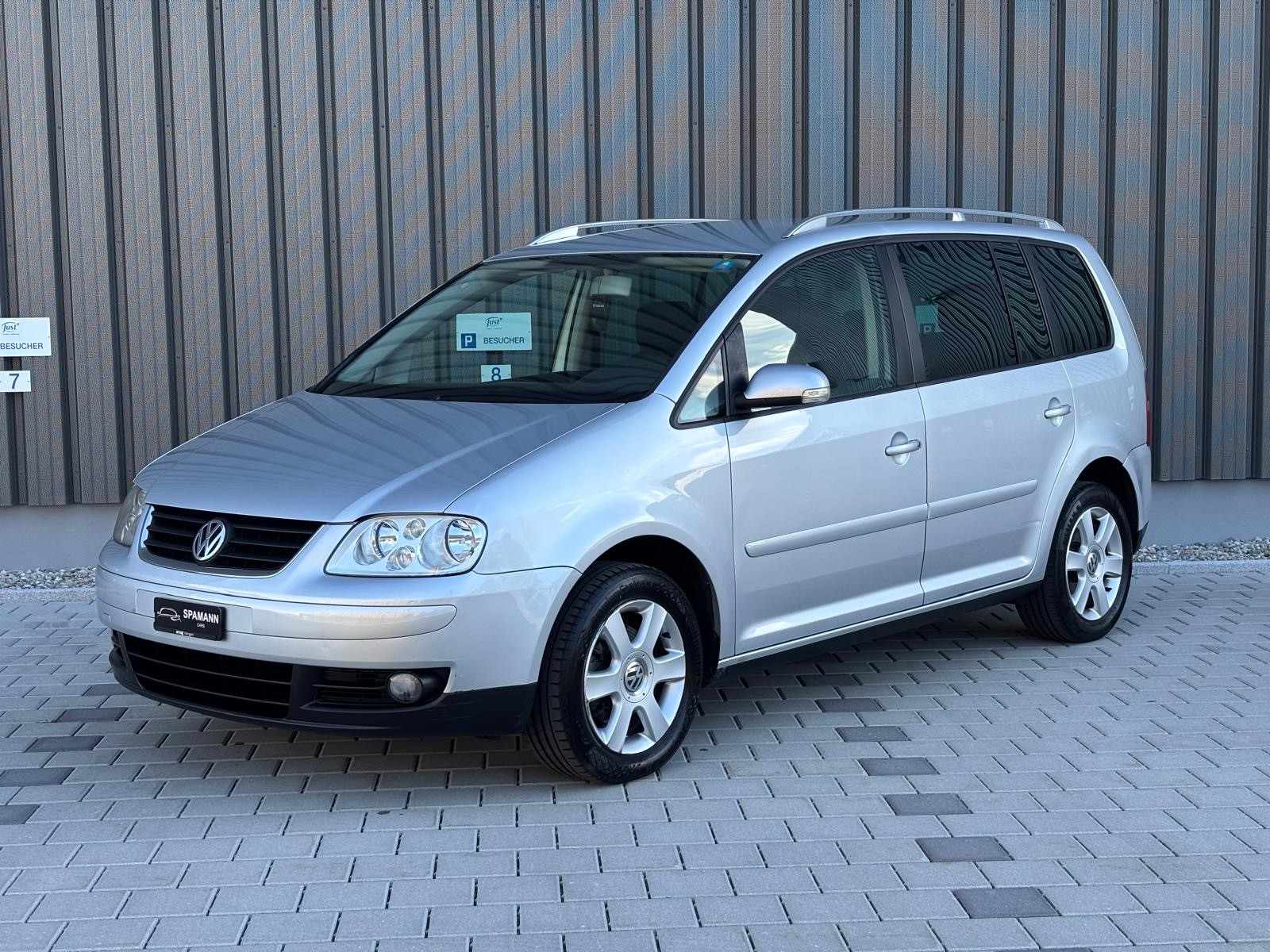VW Touran 1.6 FSI Highline 7-Sitzer-image-1