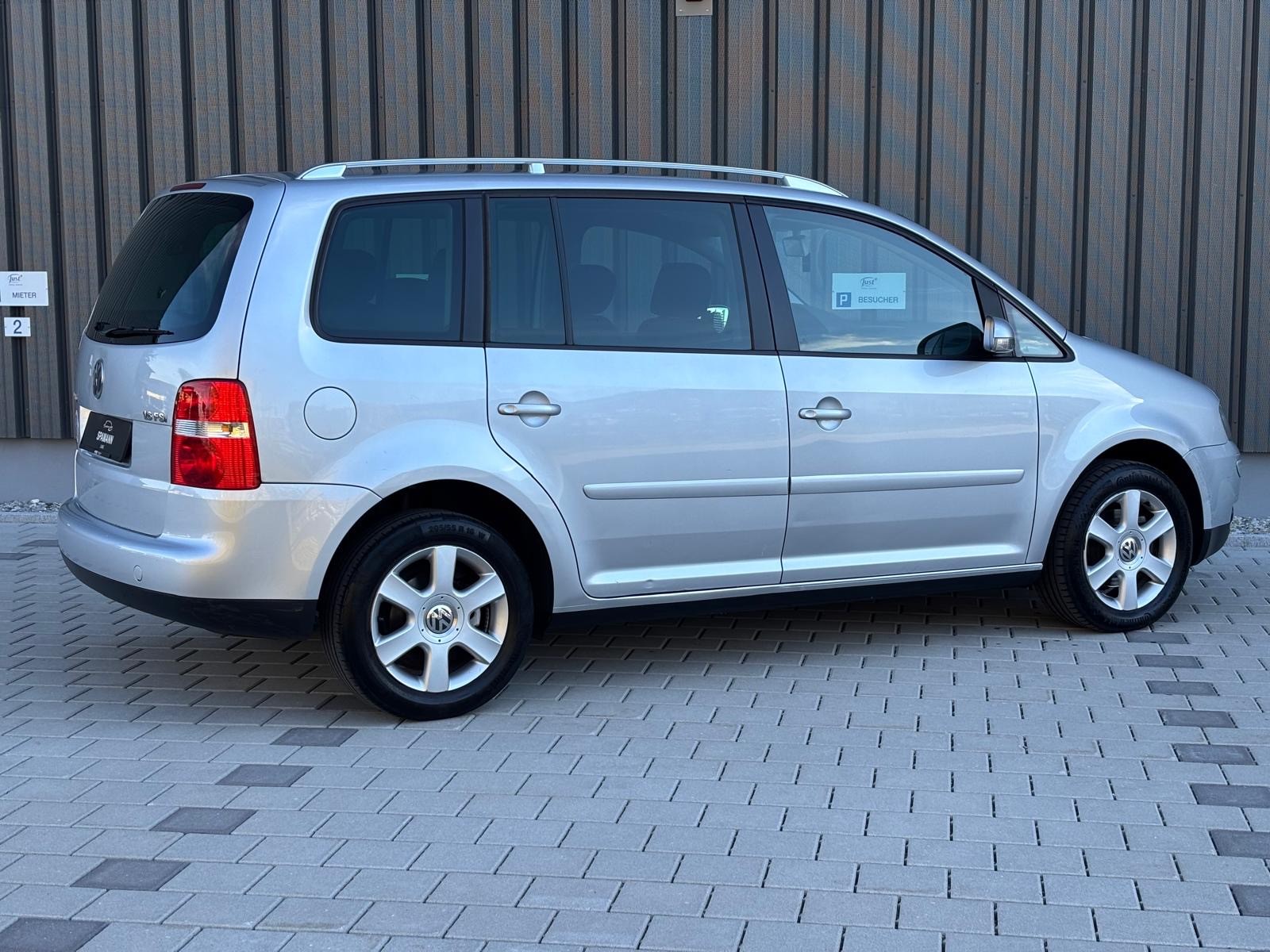 VW Touran 1.6 FSI Highline 7-Sitzer-image-7