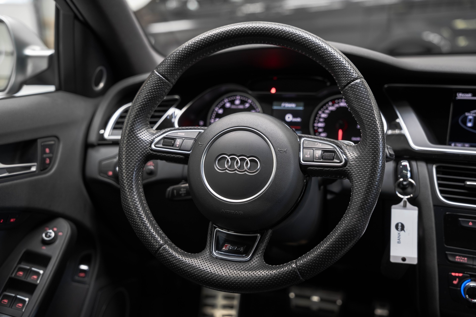 AUDI RS4 Avant 4.2 FSI V8 quattro S-tronic-image-23