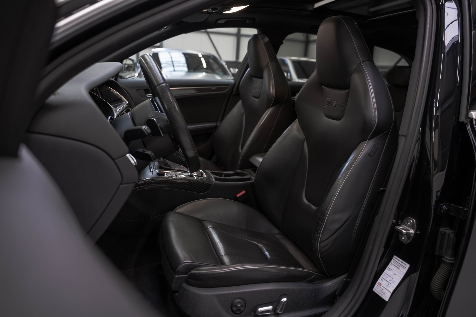AUDI RS4 Avant 4.2 FSI V8 quattro S-tronic-image-8