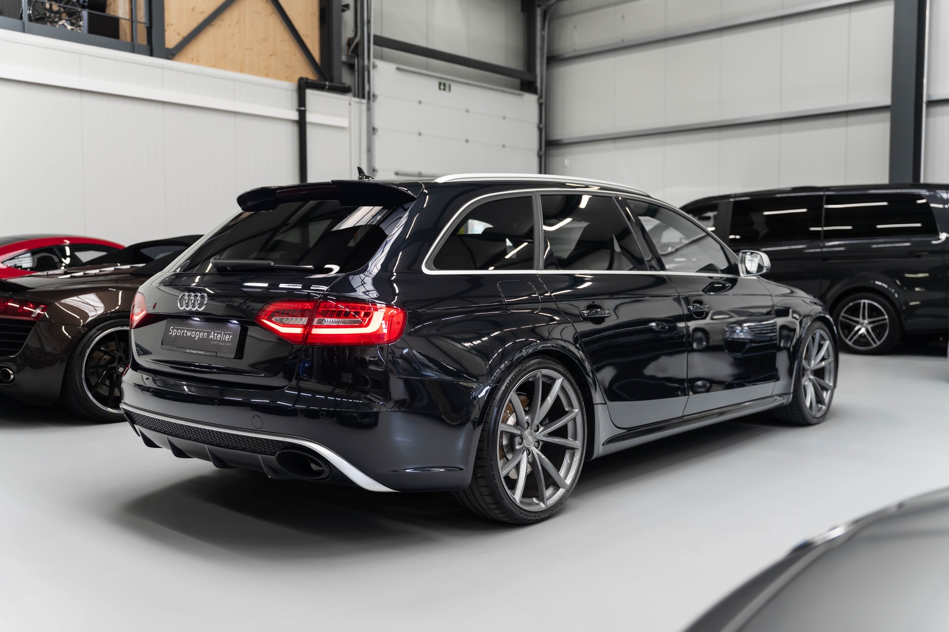 AUDI RS4 Avant 4.2 FSI V8 quattro S-tronic-image-3