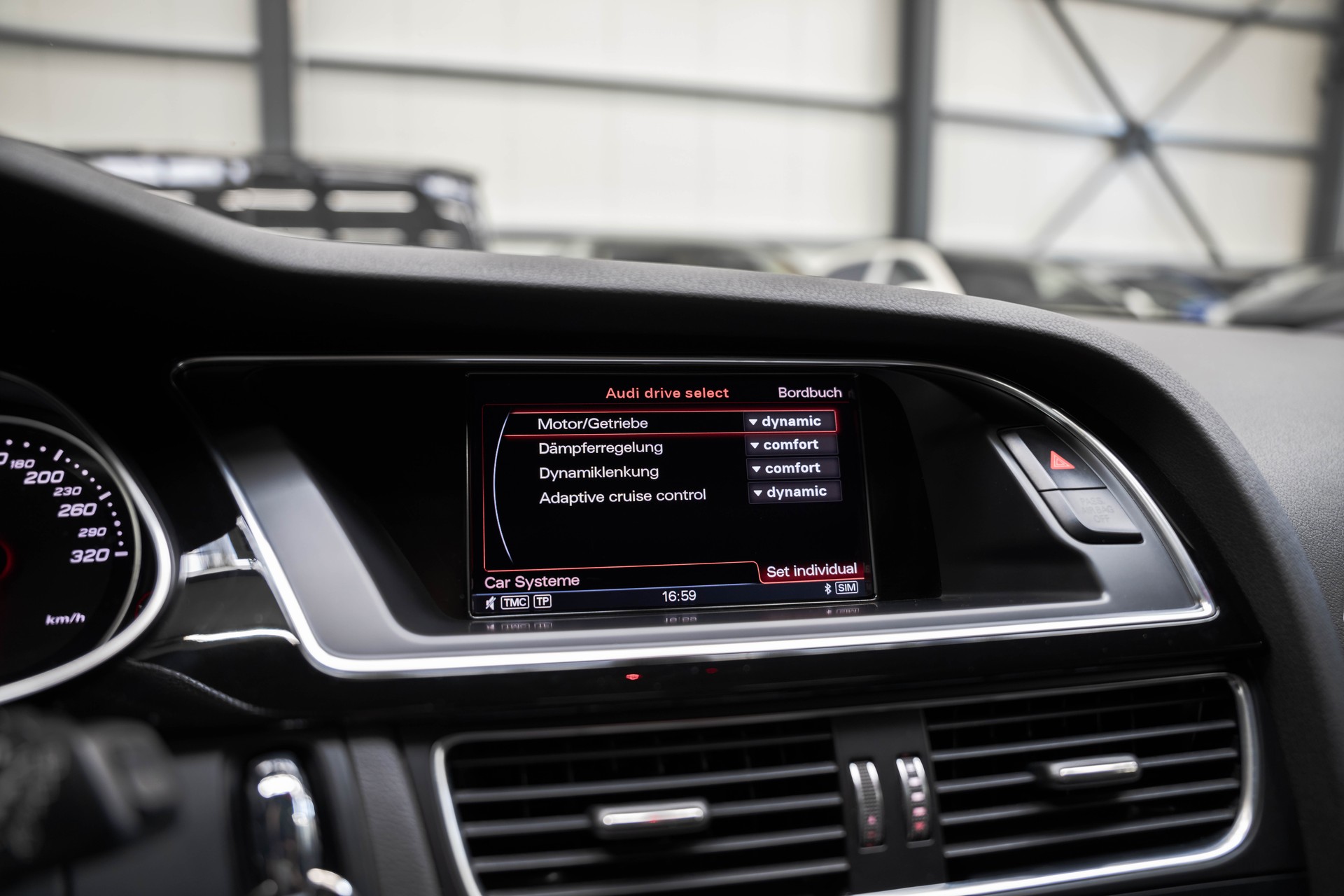 AUDI RS4 Avant 4.2 FSI V8 quattro S-tronic-image-30