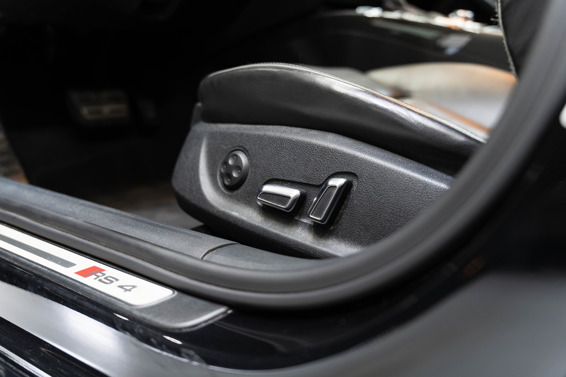 AUDI RS4 Avant 4.2 FSI V8 quattro S-tronic-image-21