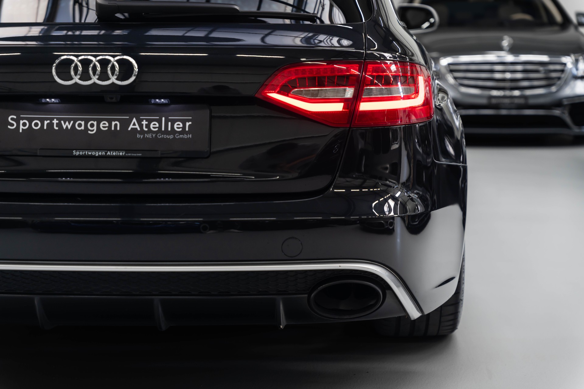 AUDI RS4 Avant 4.2 FSI V8 quattro S-tronic-image-16