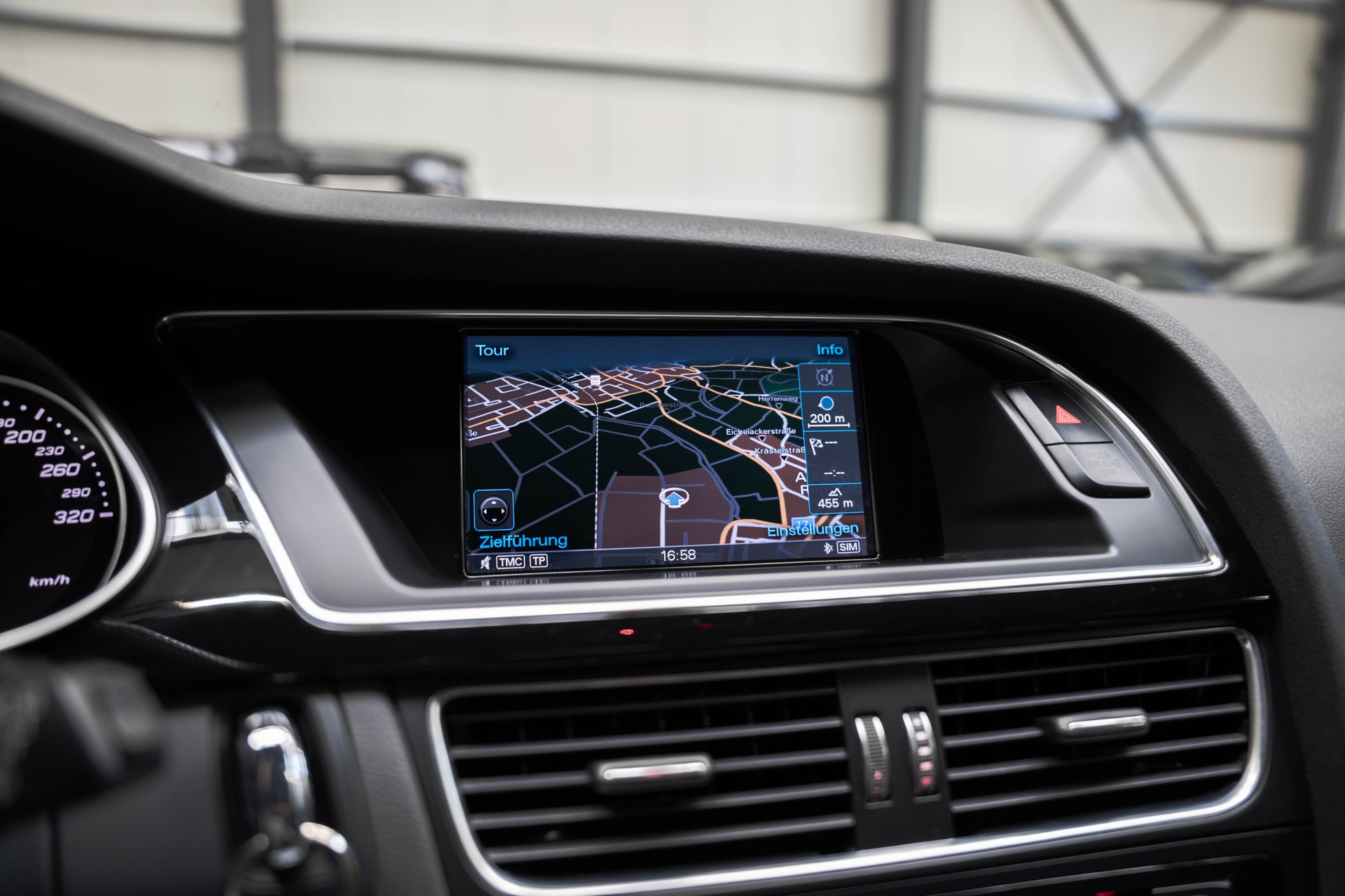 AUDI RS4 Avant 4.2 FSI V8 quattro S-tronic-image-29