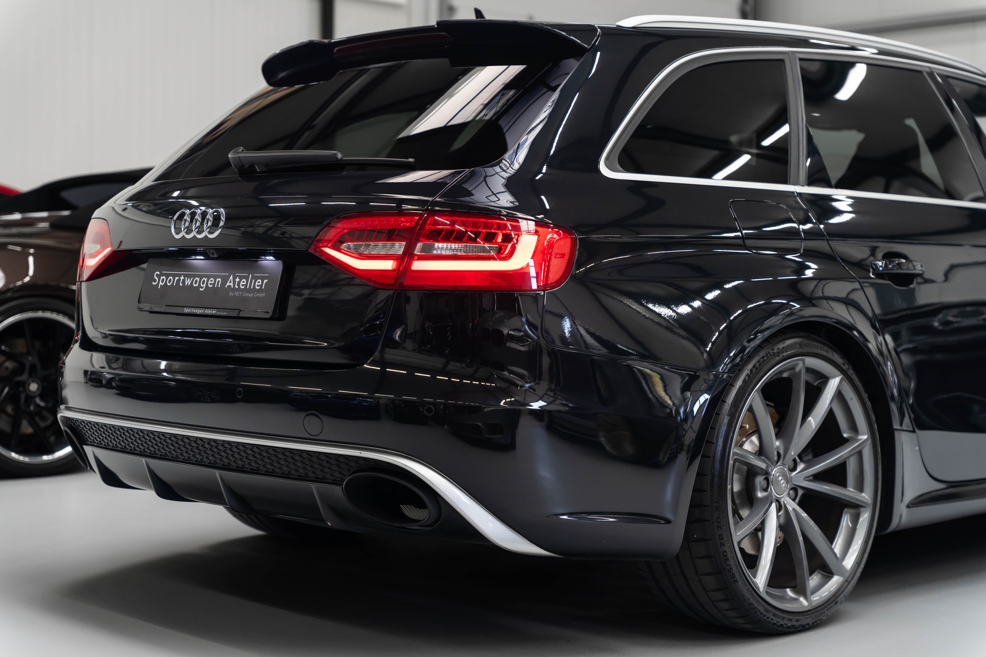 AUDI RS4 Avant 4.2 FSI V8 quattro S-tronic-image-17