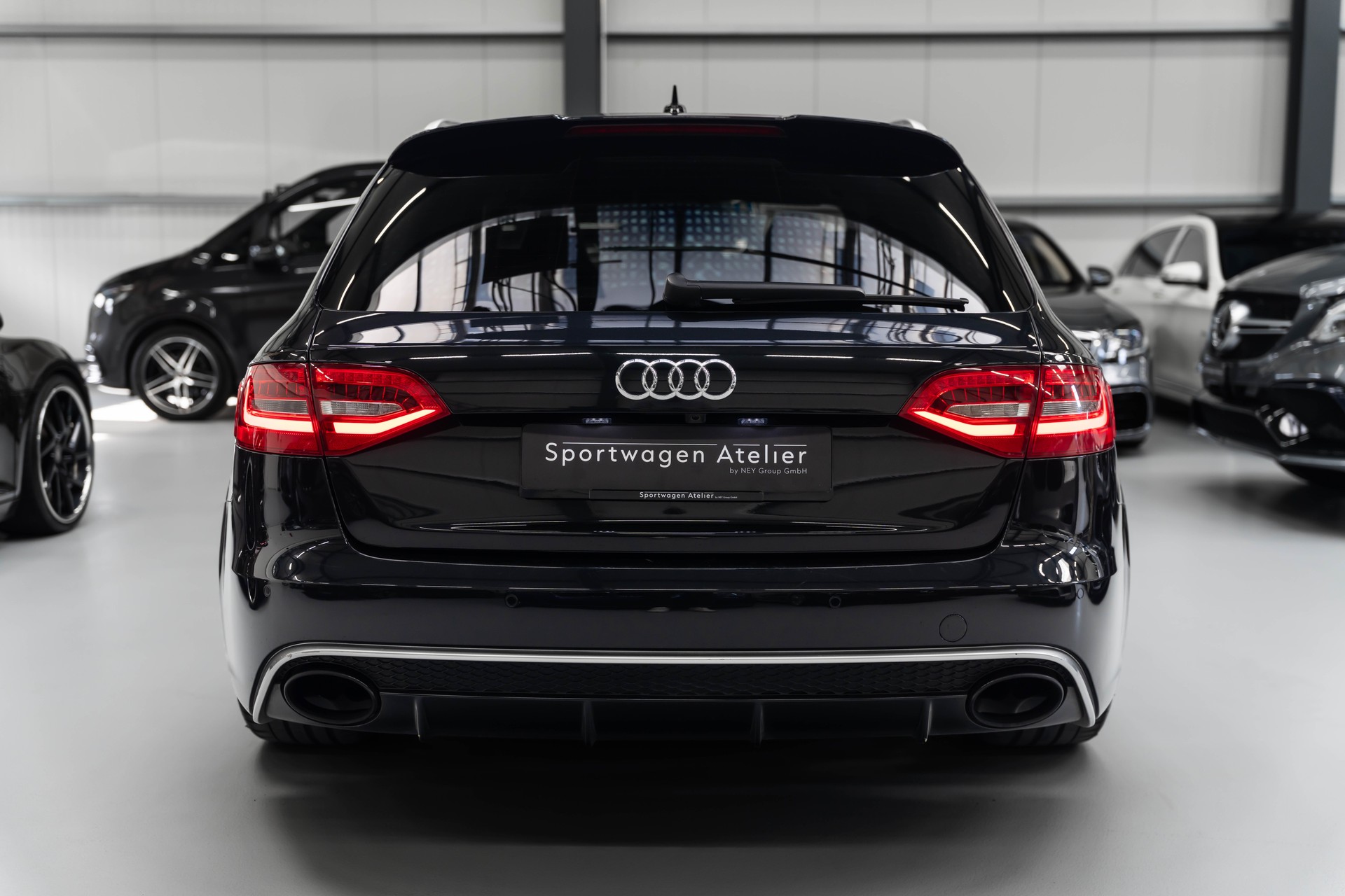 AUDI RS4 Avant 4.2 FSI V8 quattro S-tronic-image-2