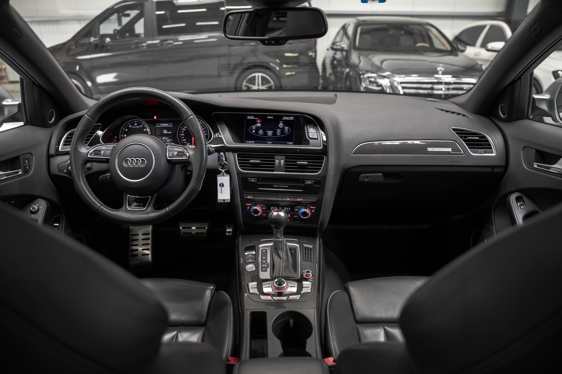 AUDI RS4 Avant 4.2 FSI V8 quattro S-tronic-image-6