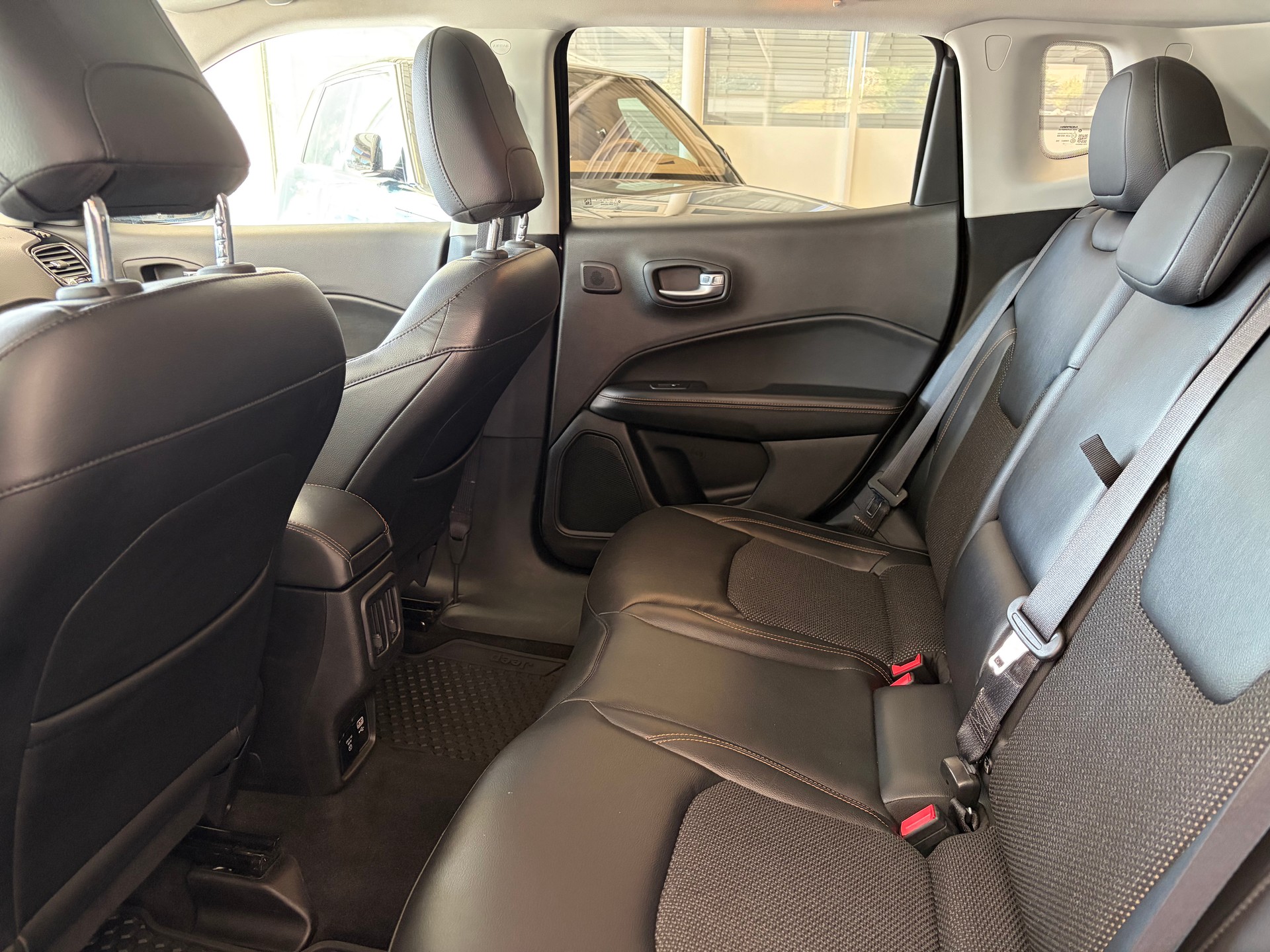 JEEP Compass 2.0CRD Limited AWD 9ATX | CH Fahrzeug | Touchscreen Uconnect Navi | DAB+ |-image-21