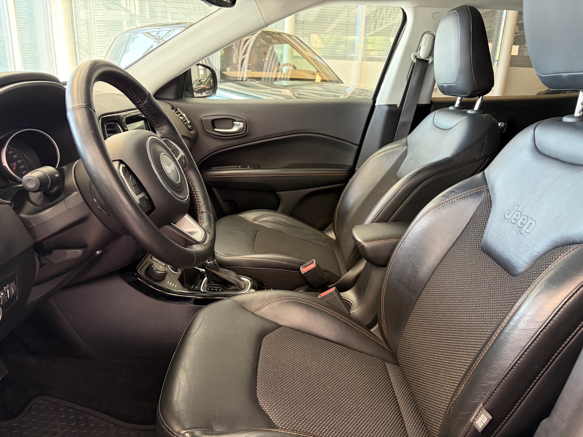 JEEP Compass 2.0CRD Limited AWD 9ATX | CH Fahrzeug | Touchscreen Uconnect Navi | DAB+ |-image-11