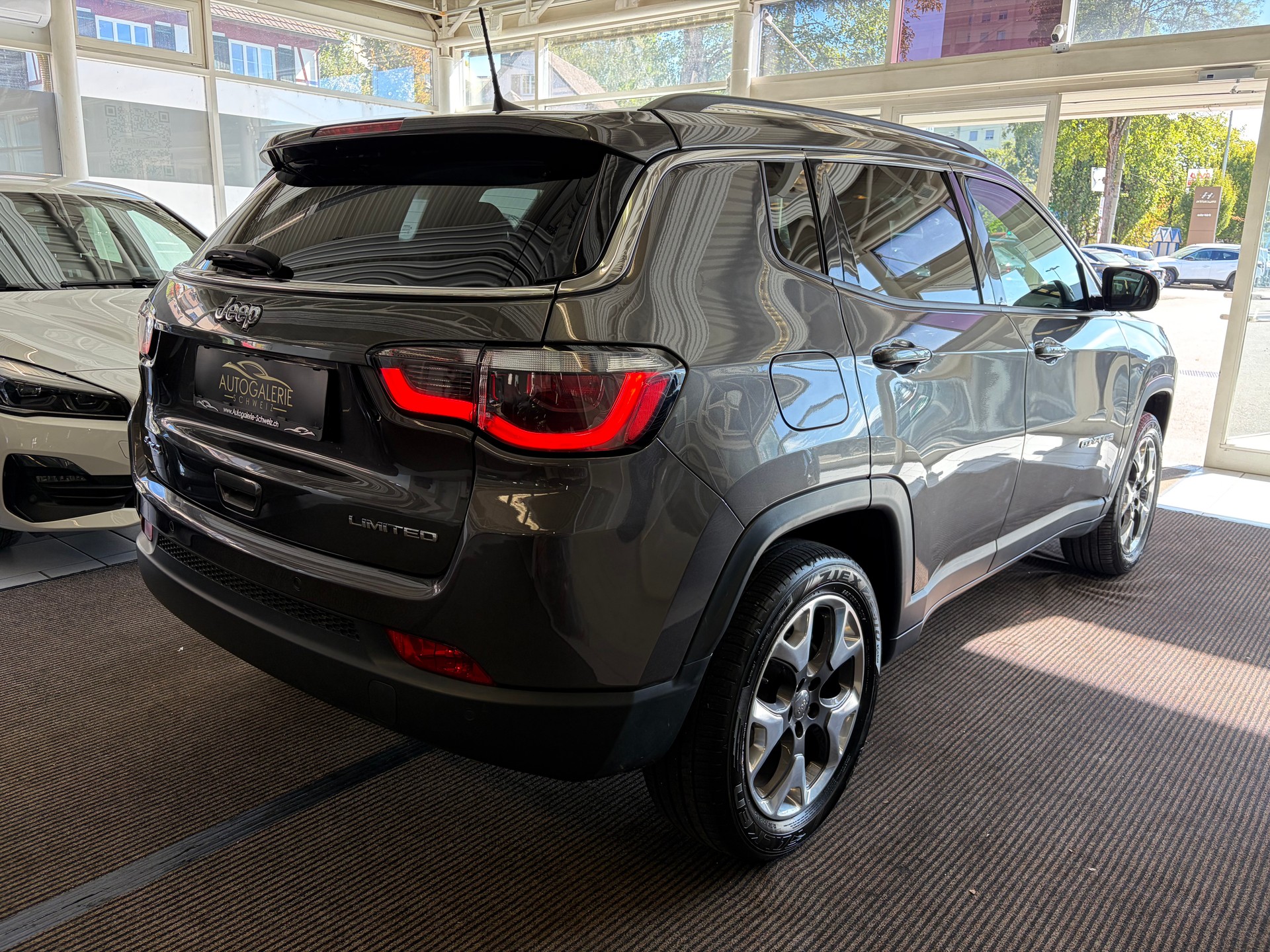 JEEP Compass 2.0CRD Limited AWD 9ATX | CH Fahrzeug | Touchscreen Uconnect Navi | DAB+ |-image-24