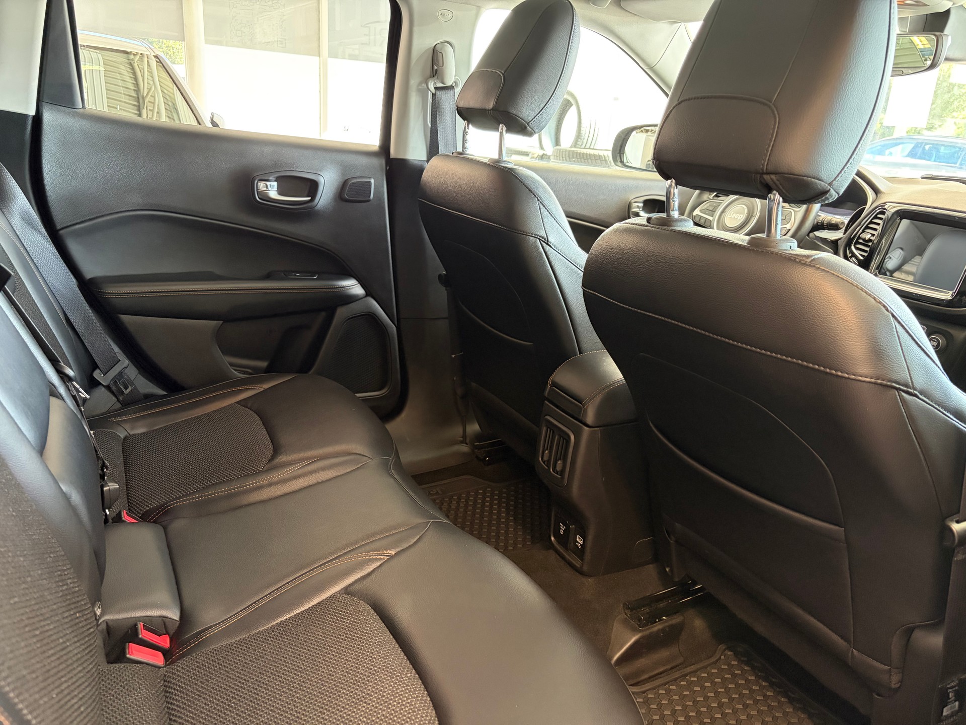 JEEP Compass 2.0CRD Limited AWD 9ATX | CH Fahrzeug | Touchscreen Uconnect Navi | DAB+ |-image-25