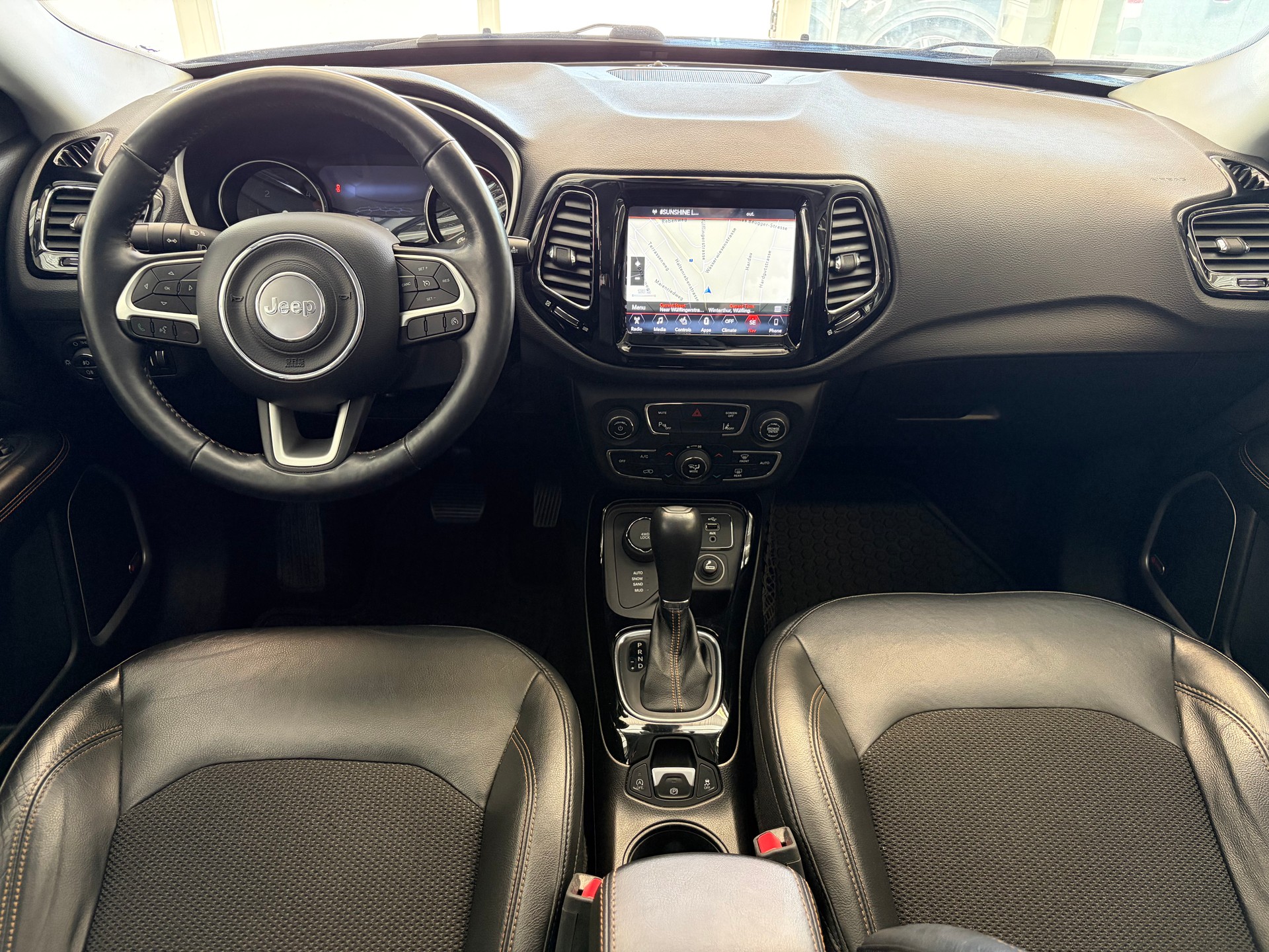 JEEP Compass 2.0CRD Limited AWD 9ATX | CH Fahrzeug | Touchscreen Uconnect Navi | DAB+ |-image-12