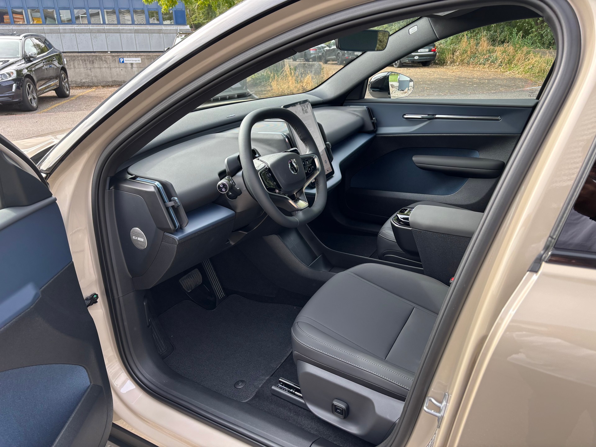 VOLVO EX30 P8 Ultra AWD-image-2