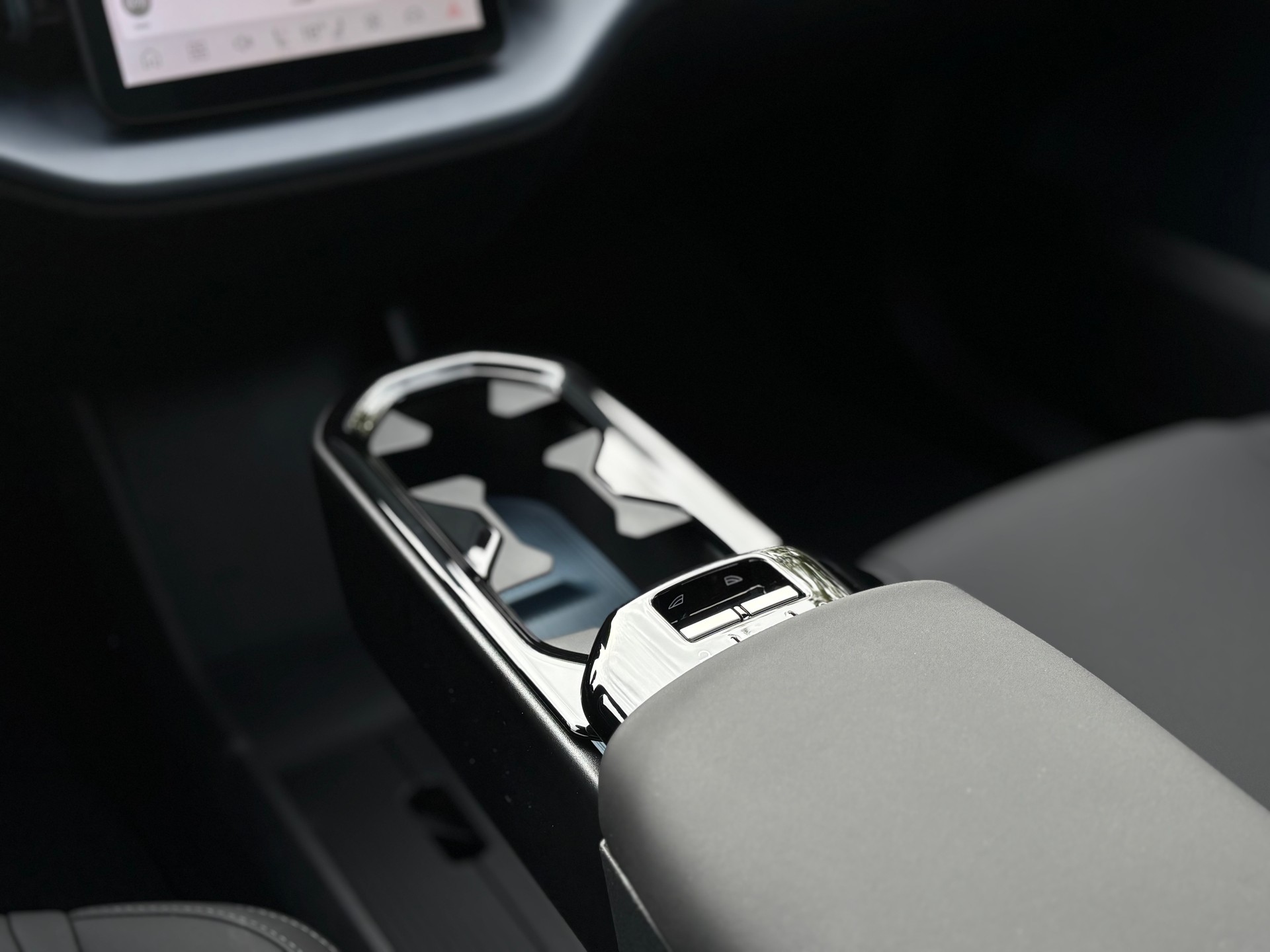 VOLVO EX30 P8 Ultra AWD-image-17