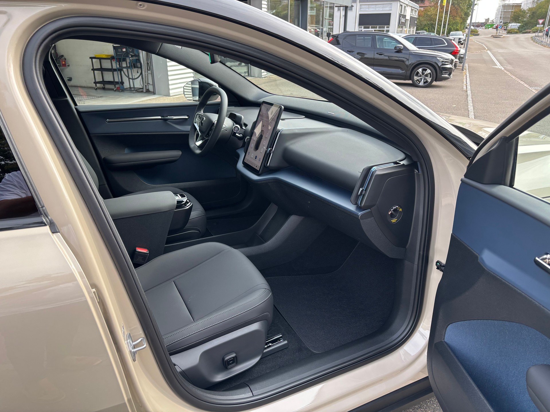 VOLVO EX30 P8 Ultra AWD-image-6
