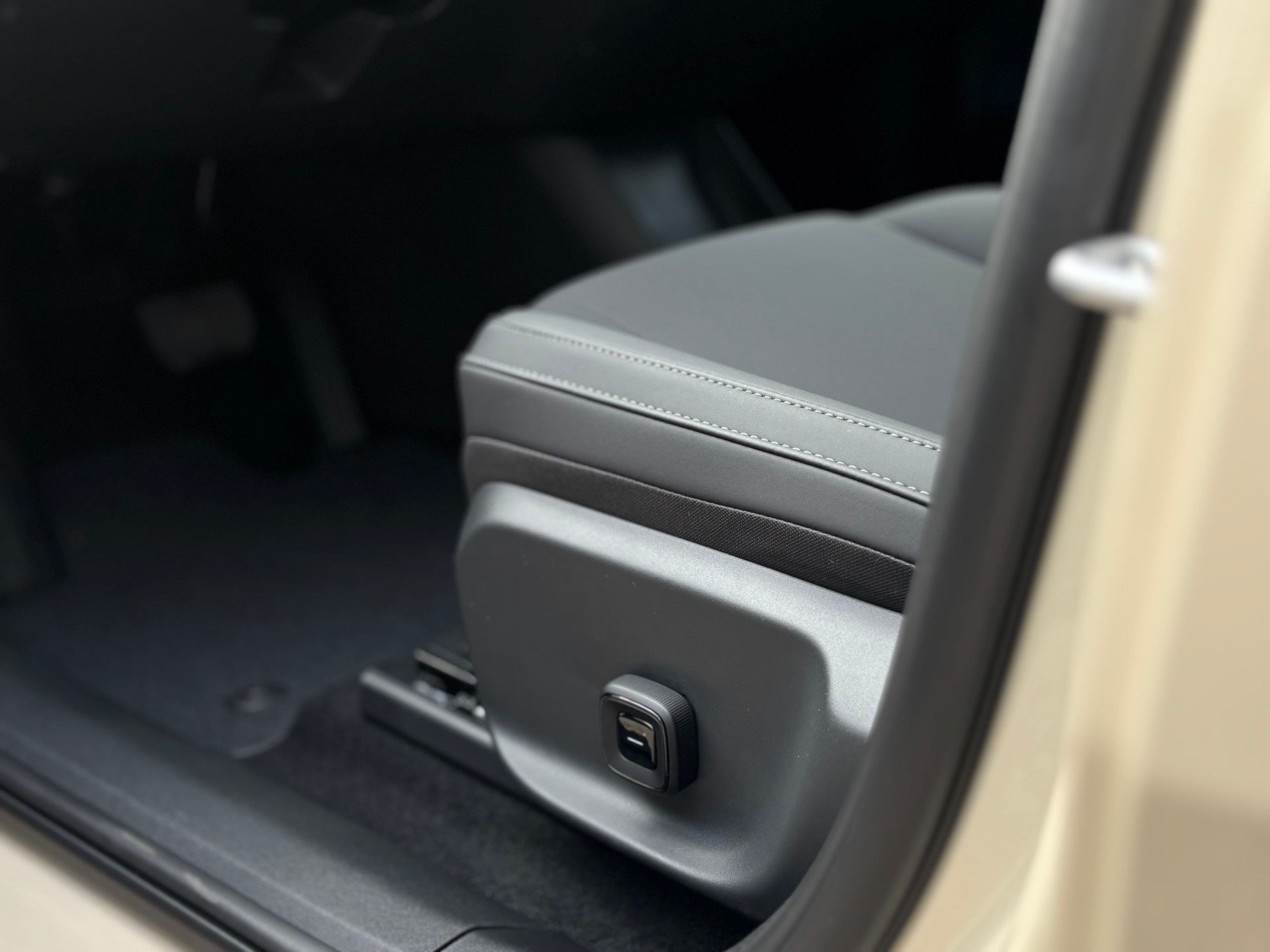 VOLVO EX30 P8 Ultra AWD-image-15