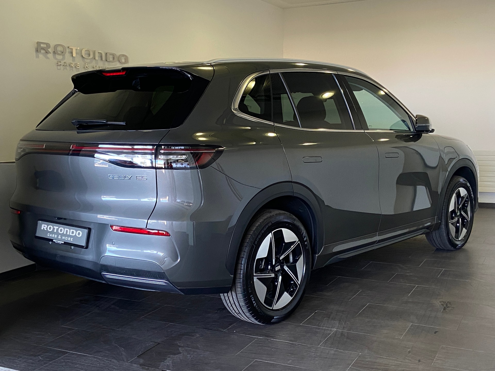 GEELY E5 Pro+ FWD Elektro-image-1