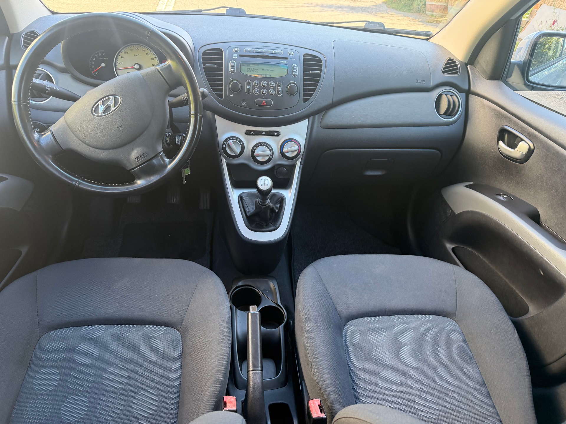 HYUNDAI i10 1.1 Style-image-6