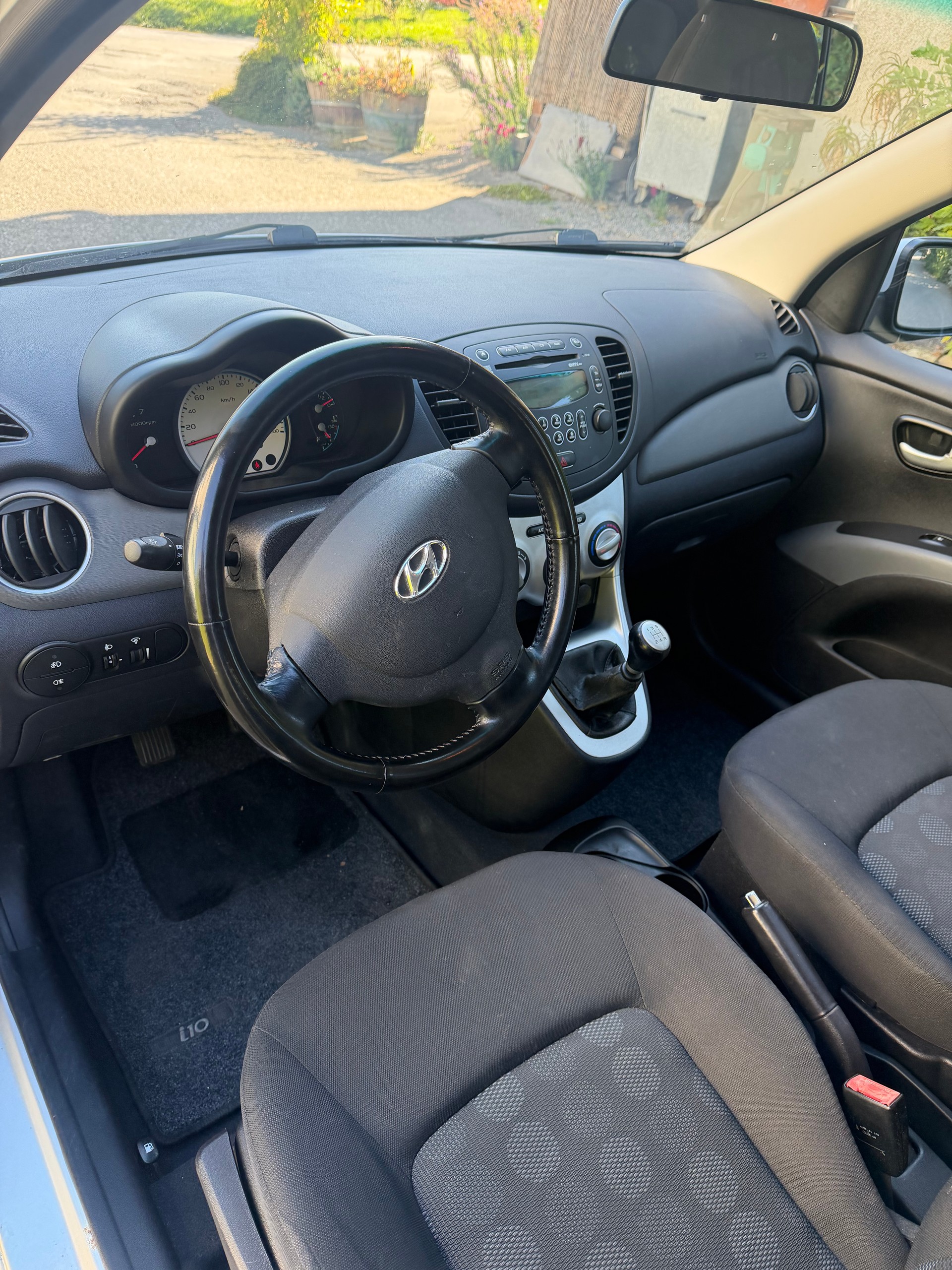 HYUNDAI i10 1.1 Style-image-8