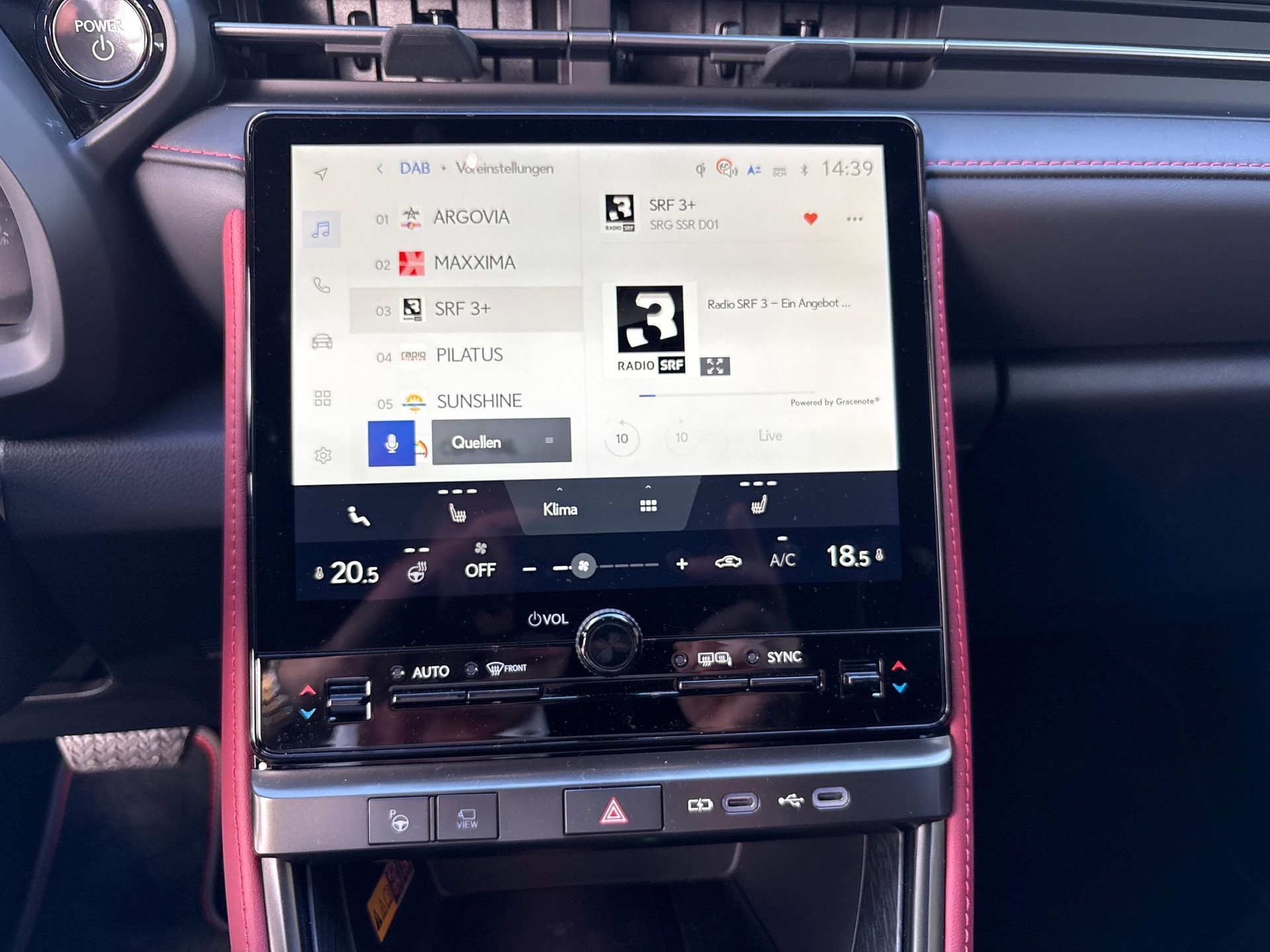 LEXUS LBX 1.5 Hybrid Vibrant Edition AWD-image-13